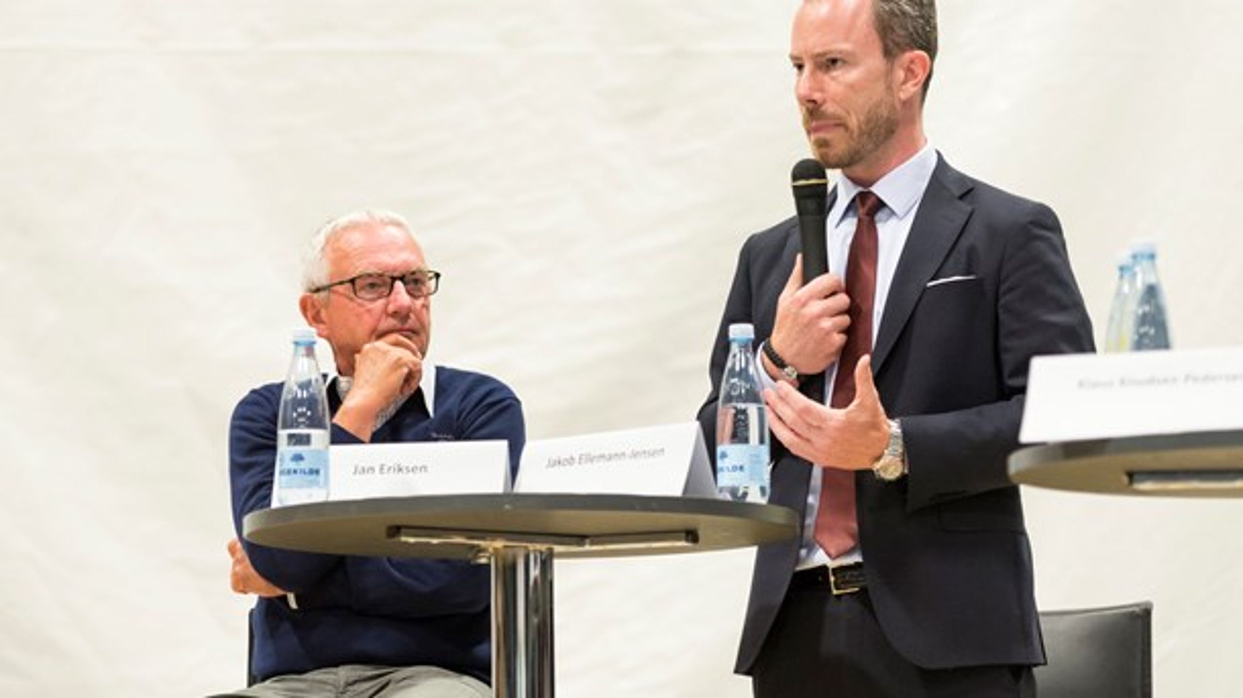 Jan Eriksen (t.v.), formand for Vildtforvaltningsrådet, lukker ned for politiske medlemmer i ny ulvegruppe. (Foto: Mads Dalegaard/Ritzau Scanpix)