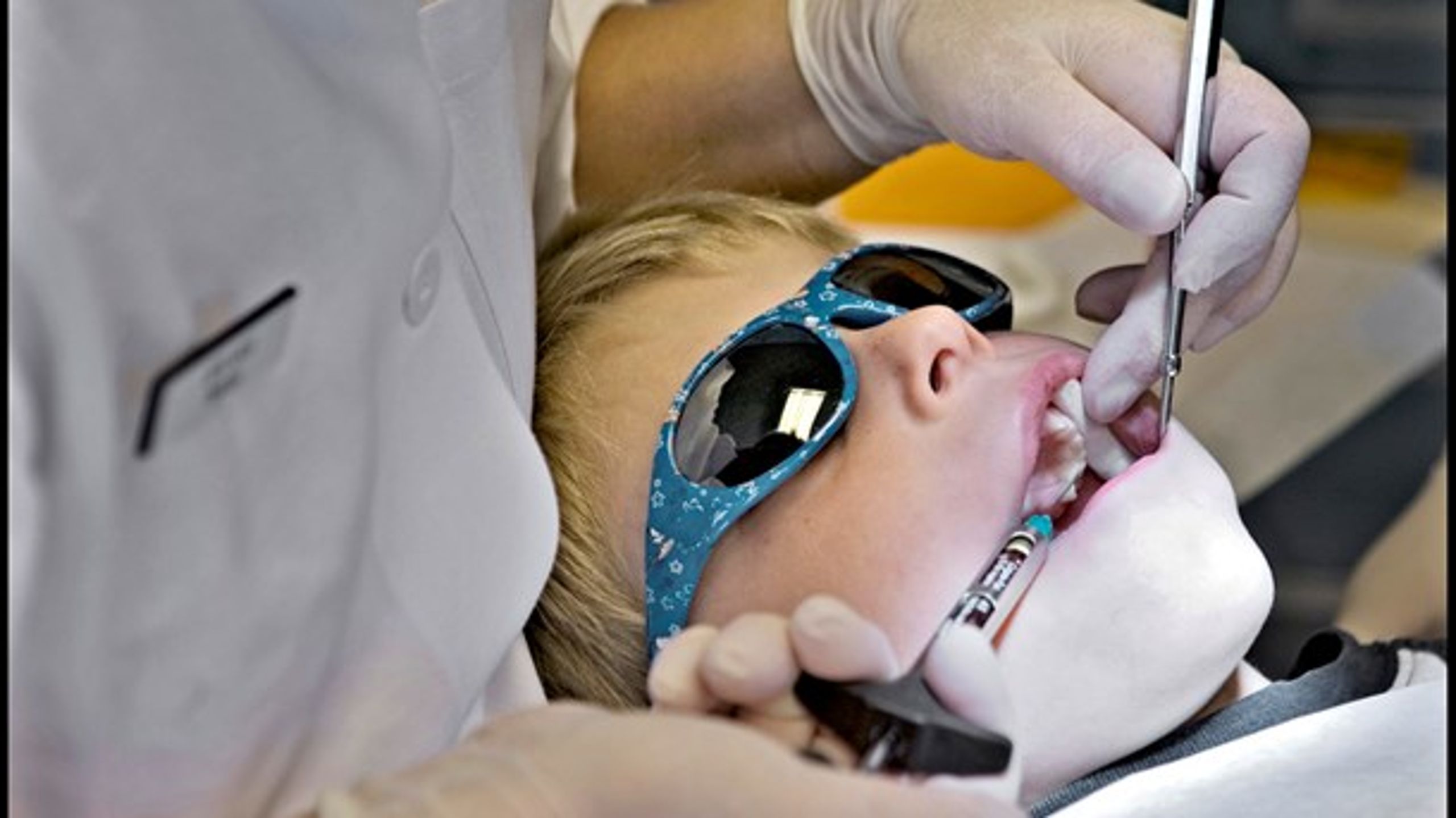 Hvis børn bliver undervist af tandplejere, vil de kunne lære, hvordan kost og drikkevarer påvirker tandsundheden, mener Danske Tandplejere.