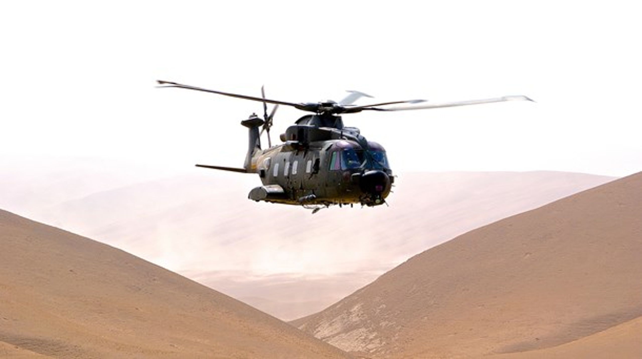 Dansk EH101-helikopter i luften i Afghanistan.
