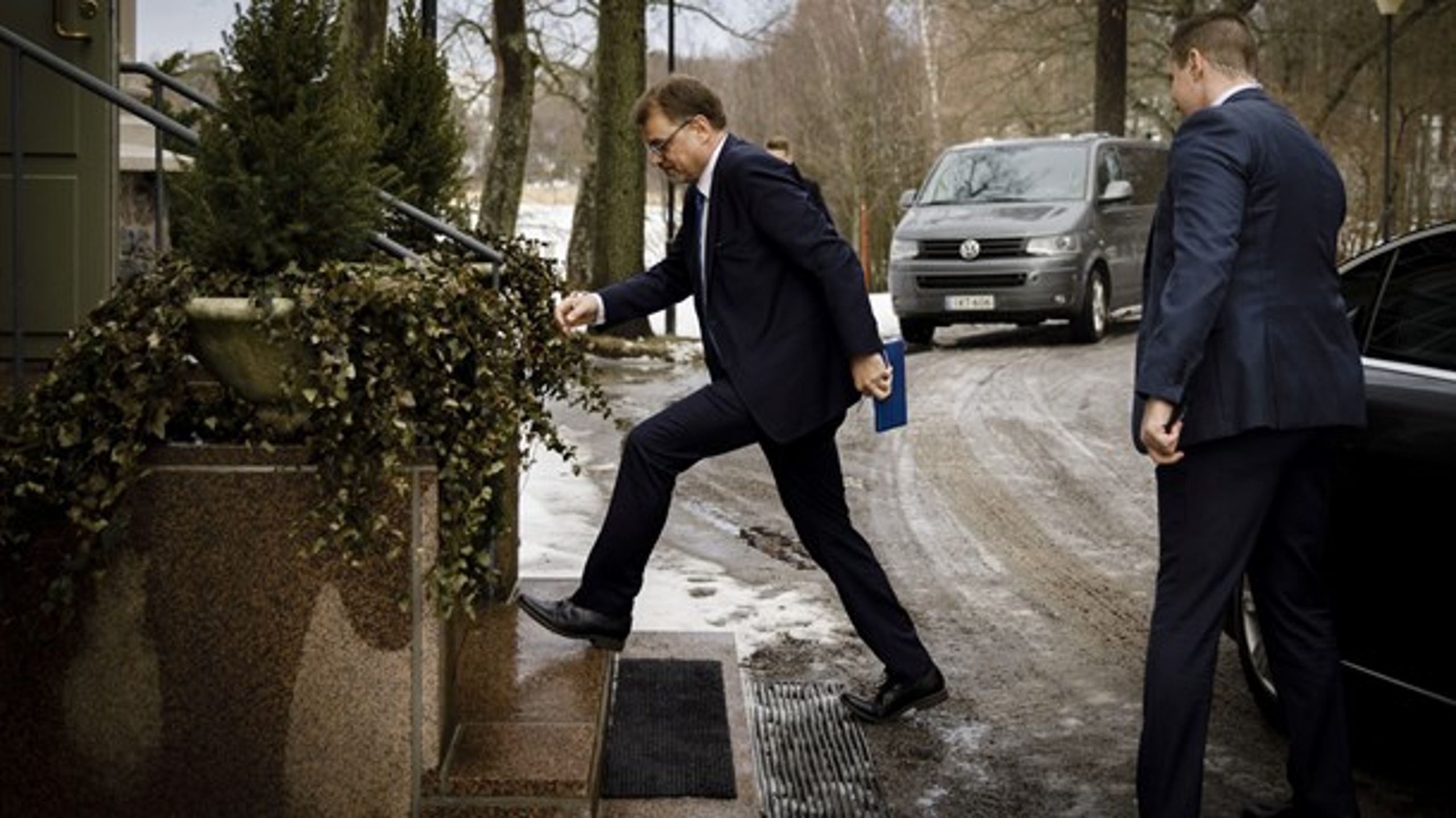 Den finske statminister, Juha Sipilä, ankommer til sin officielle bolig,&nbsp;Kesäranta, i Helsinki for at meddele sin regerings afgang.&nbsp;