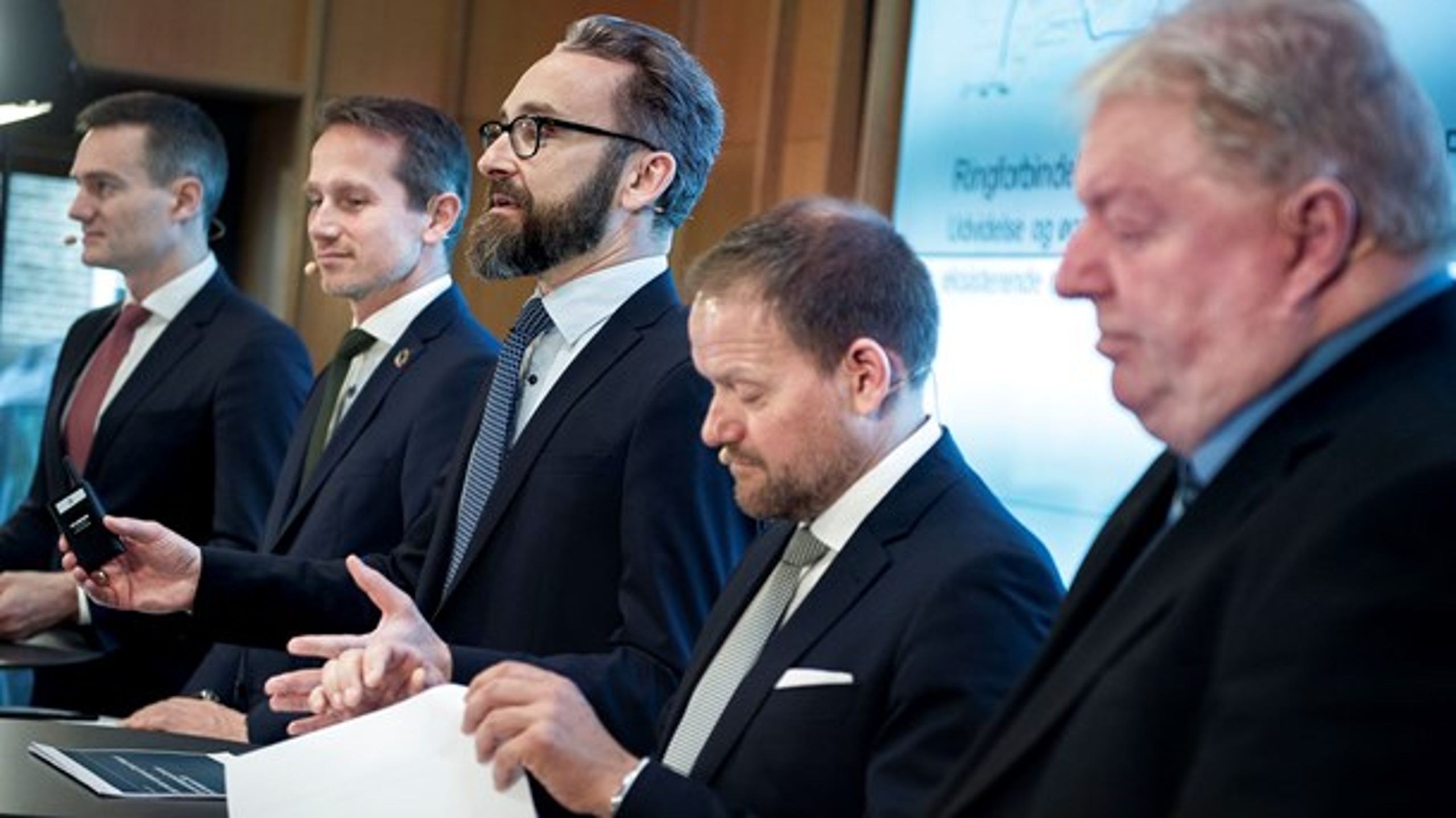 Dansk Folkeparti præsenterede onsdag en ny aftale om investeringer i infrastruktur for over 100 milliarder kroner med regeringen.