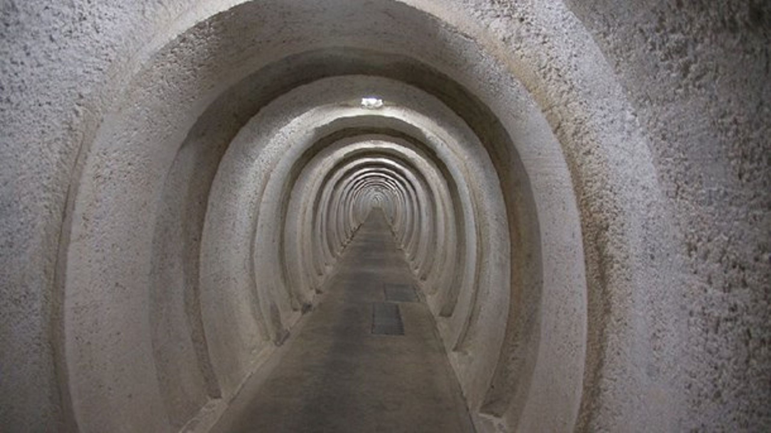 Regan Vest&nbsp;består af fire underjordiske betonringe, der ligger oven på hinanden to og to med et areal på tilsammen cirka 5.500 kvadratmeter.