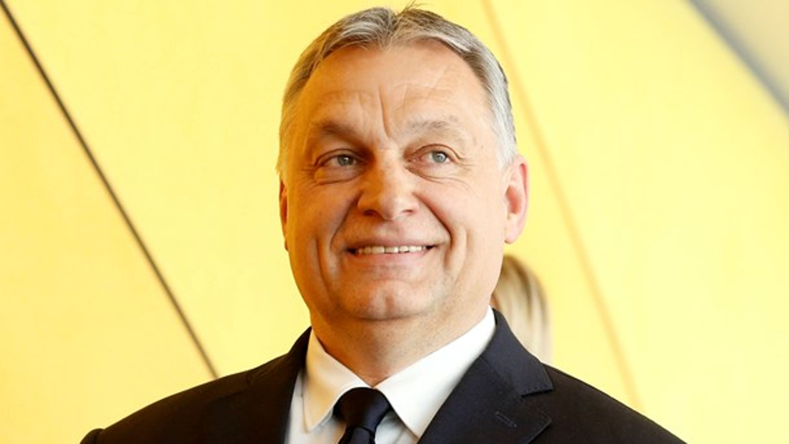 Orbán kan ikke smile sig igennem de næste måneder, for suspenderingen er alvorlig og uden diskussion, mener Pernille Weiss.