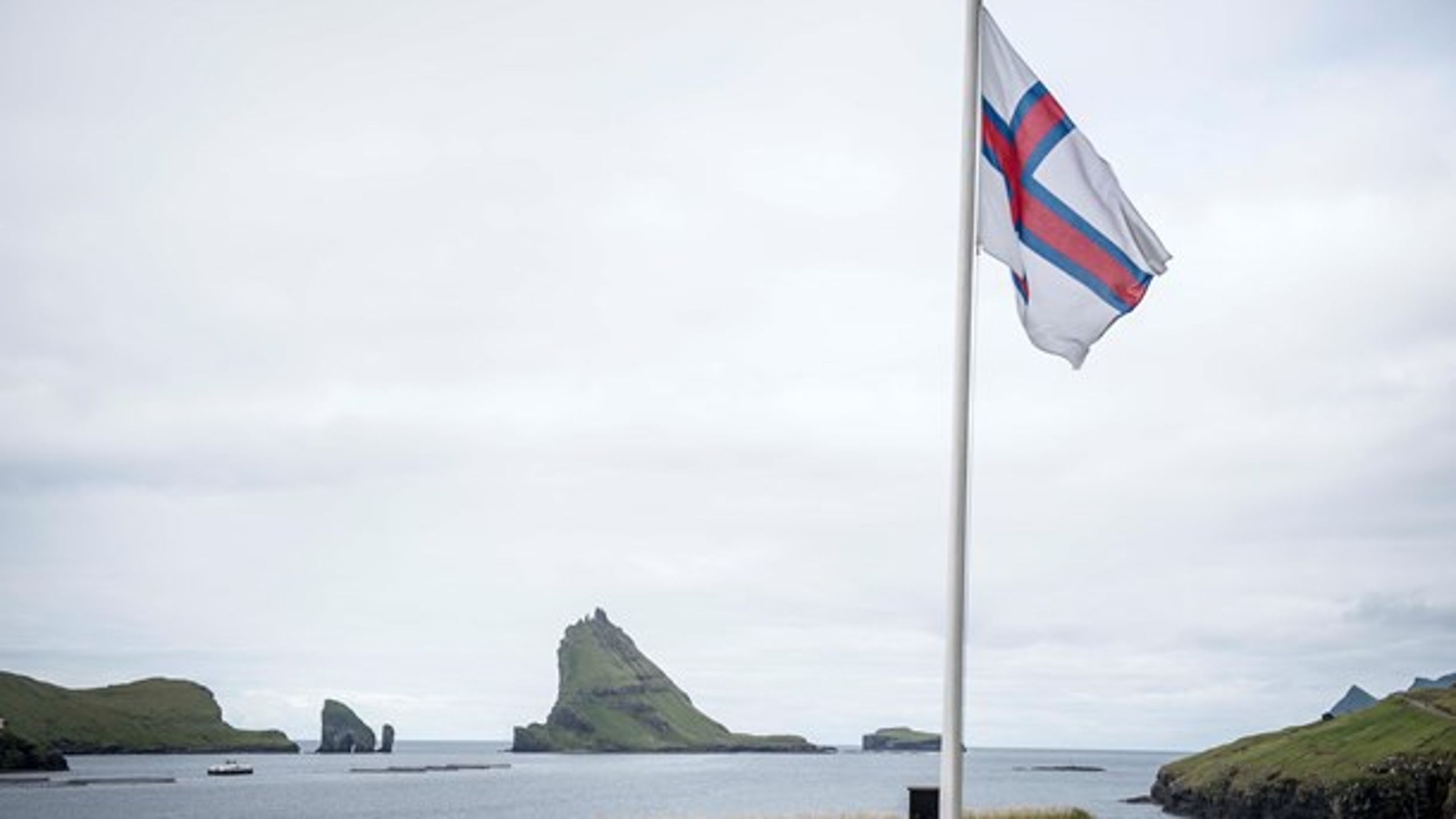 Den færøske fiskerireform fra 2017 har ikke givet de ønskede resultater. Nu er man ved at begå de samme fejl i Danmark, mener økonom Johnny ì Grótinum.&nbsp;