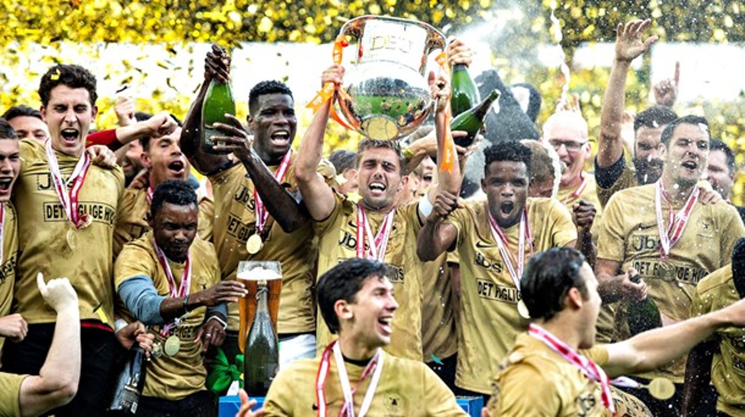FC Midtjylland vandt guldet i 2018. I denne sæson ser det ud til at blive FC København, der i så fald kan få lov til at fejre det et døgn tidligere på grund af risikoen for dobbeltvalg 26. maj.