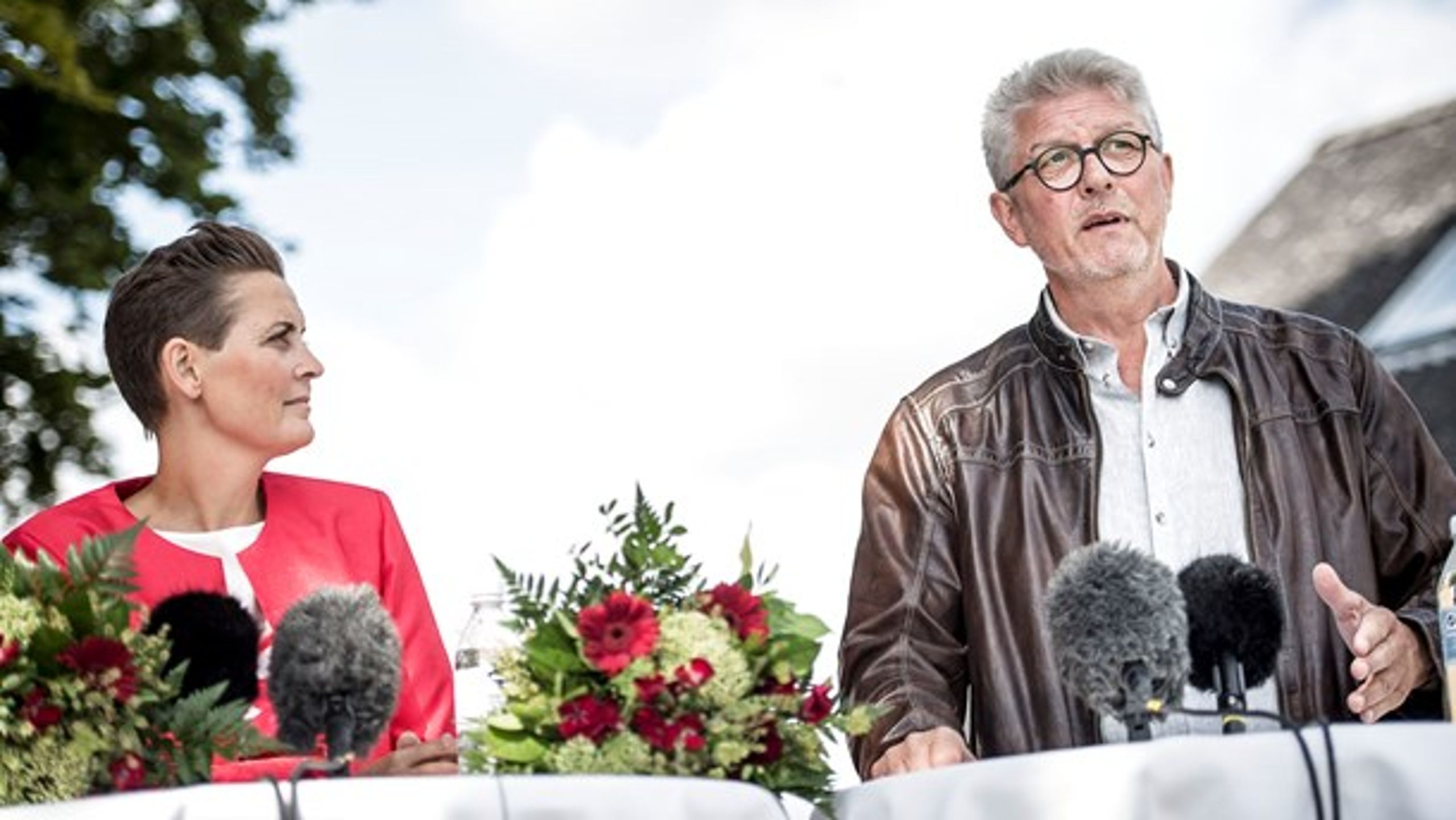 SF's formand Pia Olsen Dyhr stod i 2014 'fadder' til den politiske aftale om Togfonden DK og realisering af timdemodellen. Nu kæmper partiets transportordfører, Karsten Hønge (<i>til højre, red.</i>), for at holde live i planerne.