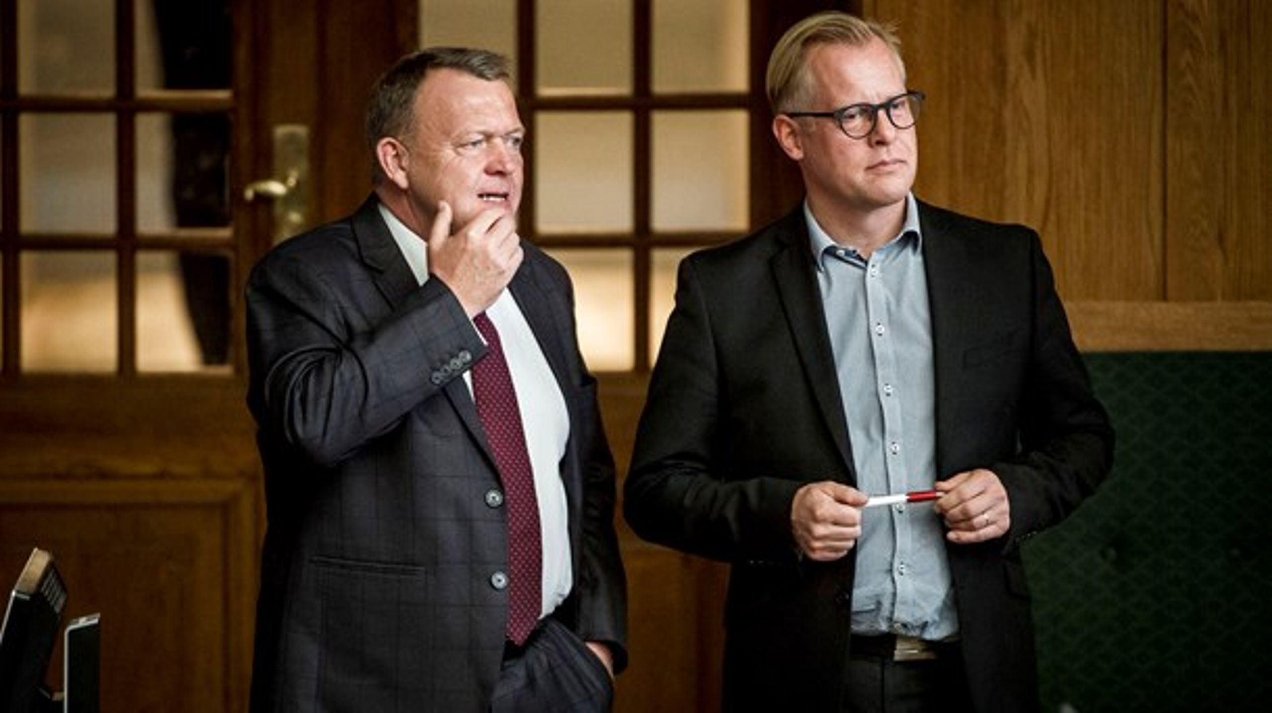 Det fejlslagne kongemord på Lars Løkke Rasmussen i 2014 har skabt splid i Venstre, lyder det fra Carl Holst i&nbsp; erindringsbogen "Prisen for et liv i politik".
