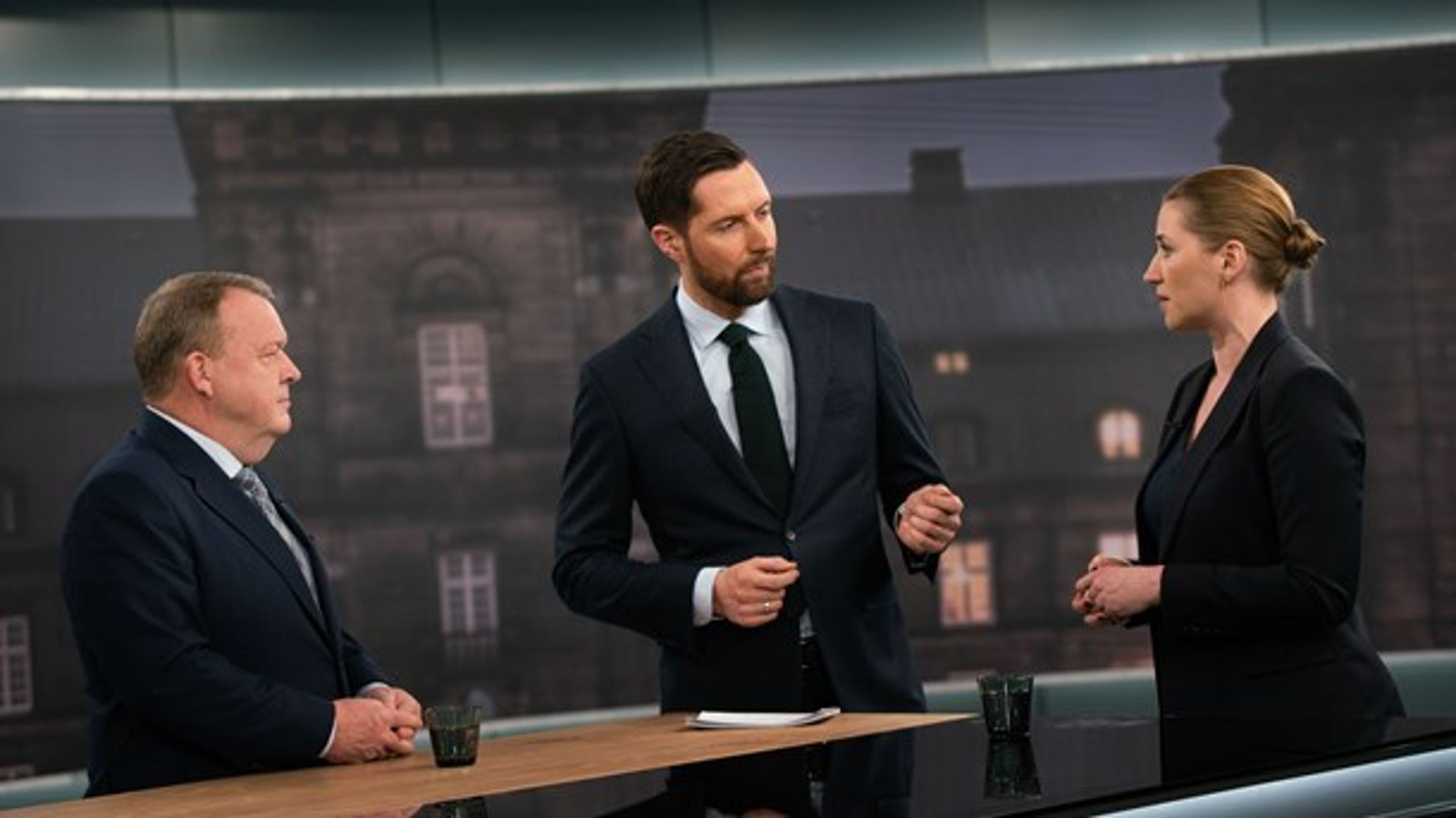 Mette Frederiksen (S) melder afbud til tv-duellen med Lars Løkke Rasmussen i aften på grund af sygdom. Duellen skulle have foregået på TV 2.