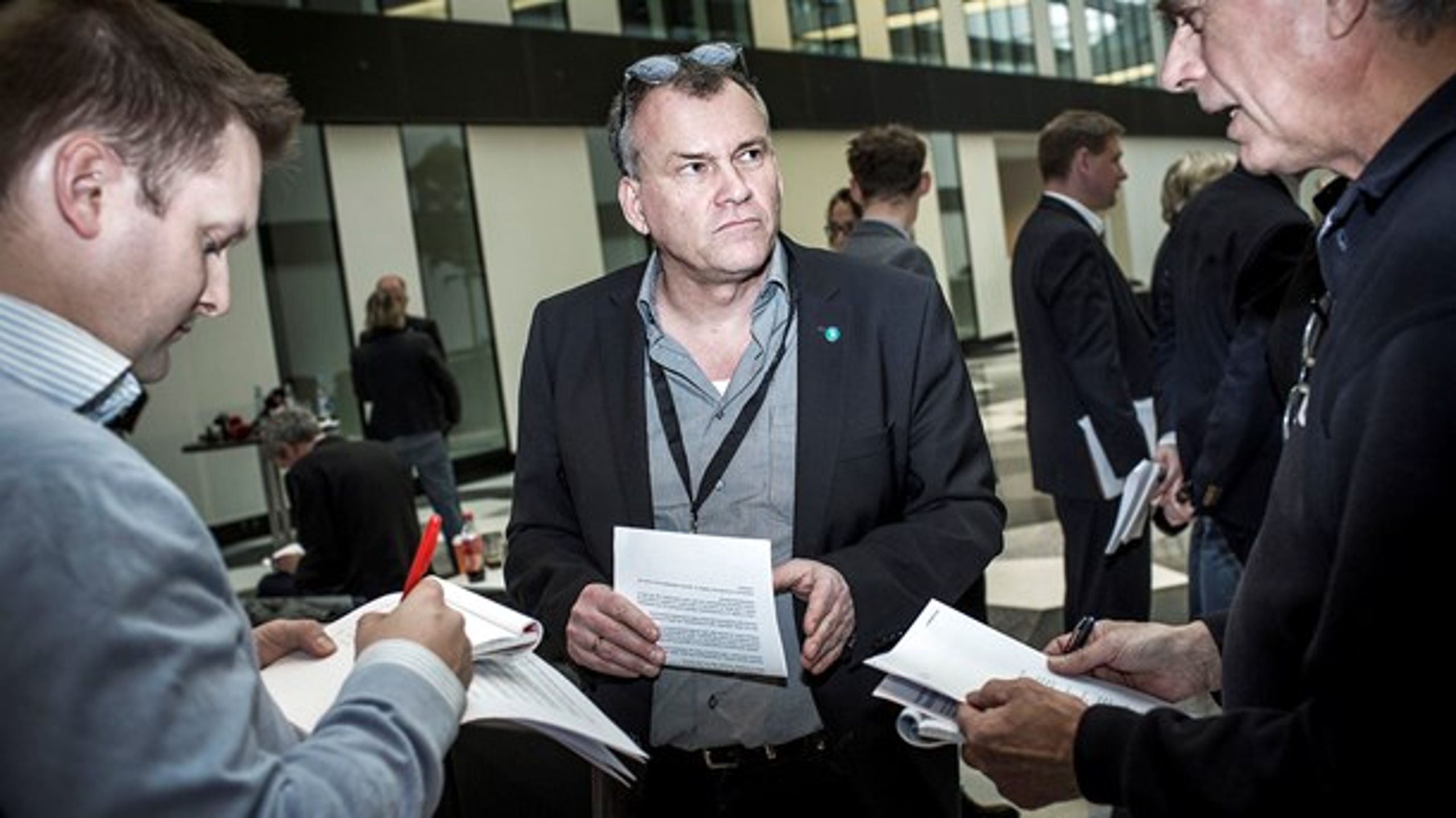 Simon Tøgern er formand for HK/Privat. Her er han til overenskomstforhandlinger i 2014.