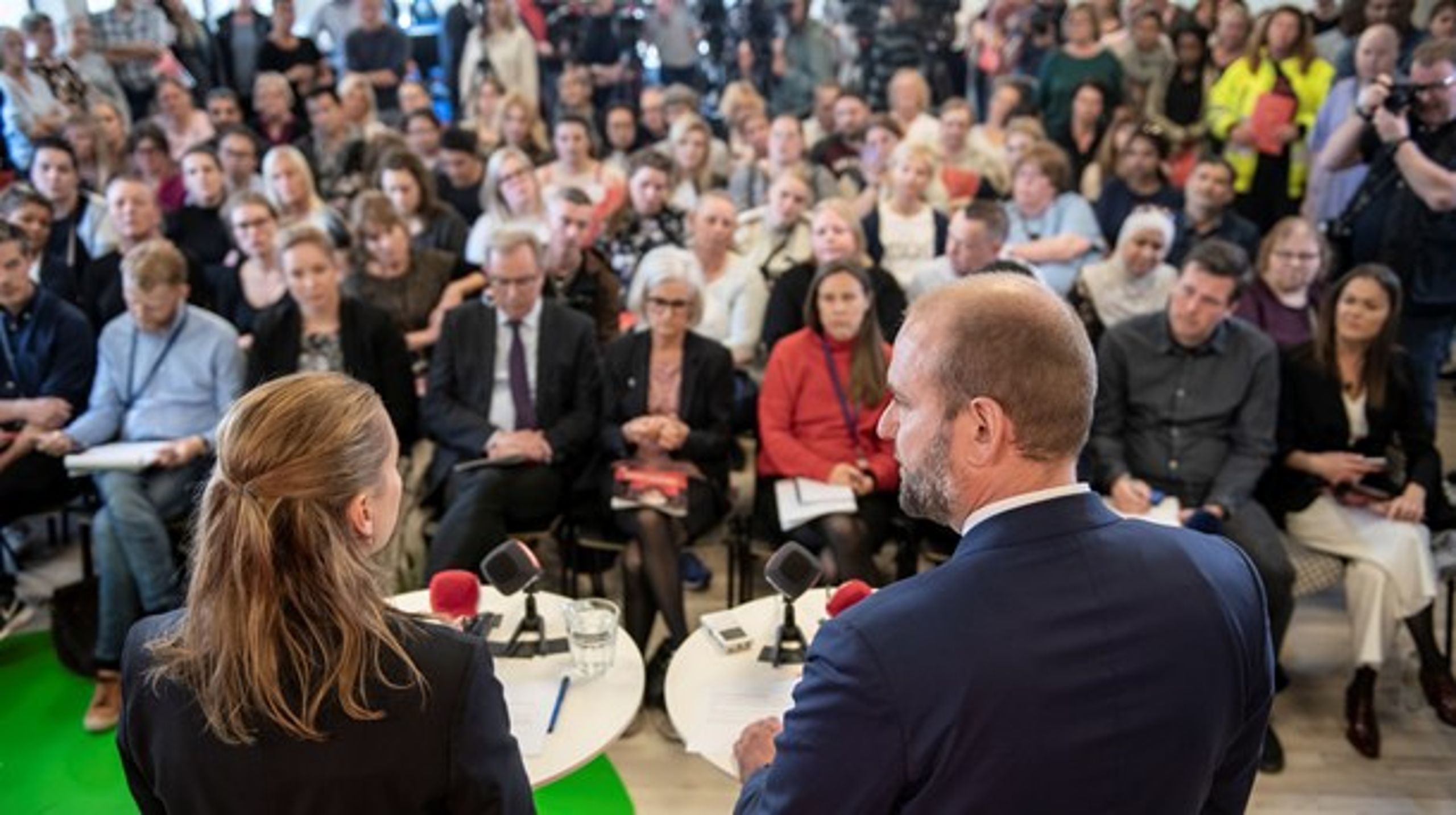 Formand Mette Frederiksen og Herlev-borgmester Thomas Gyldal præsenterede mandag partiets første udspil i valgkampen på Sosu C i Herlev.&nbsp;