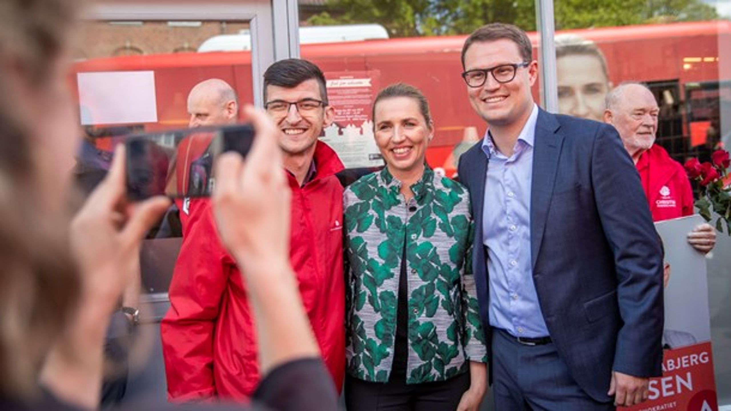 Socialdemokratiets Christian Rabjerg Madsen (til højre) ser ud til at blive genvalgt til Folketinget. (Foto: Frank Cilius/Ritzau Scanpix).<br>