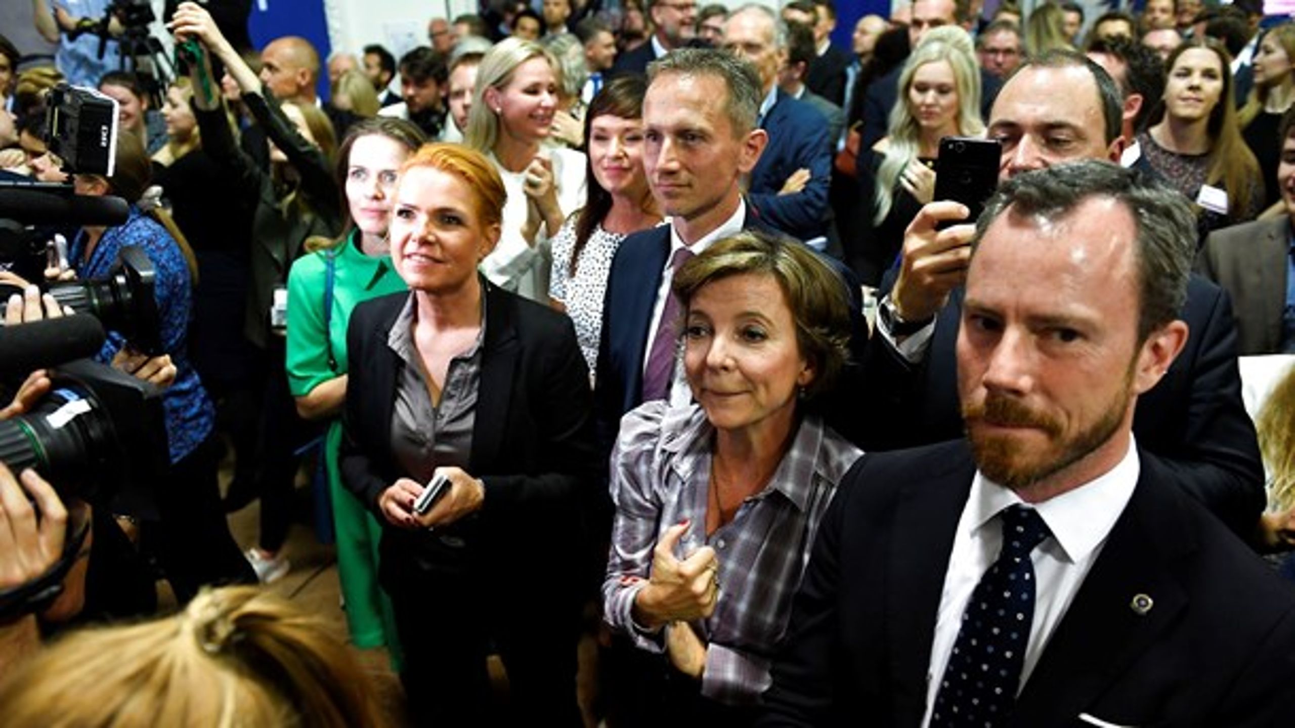 Jakob Ellemann-Jensen (th.) har lidt flere vælgere med sig end Kristian Jensen (bagest) og Inger Støjberg (tv.), som er mulige kandidater til at blive den næste leder for Venstre efter Lars Løkke.