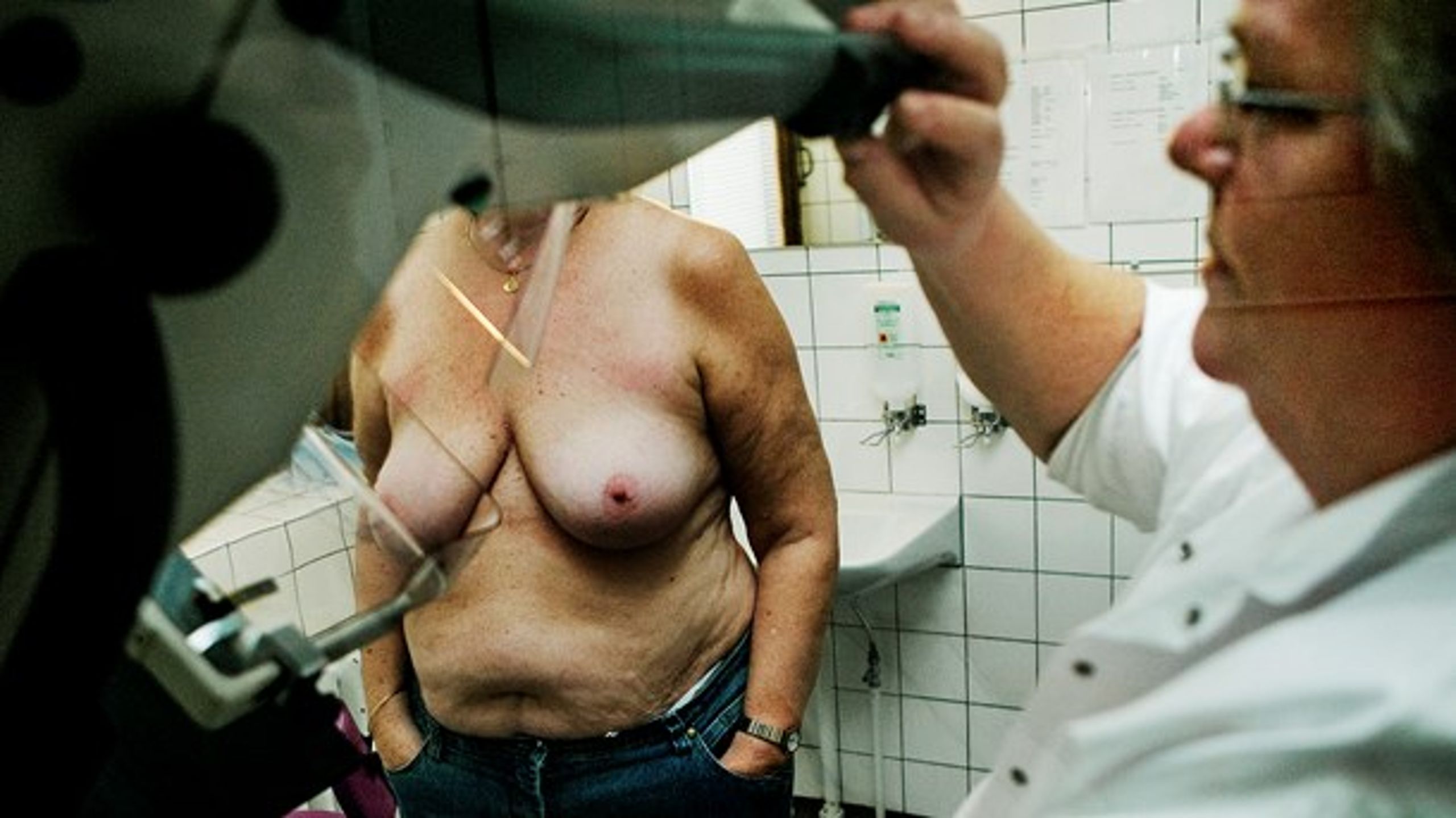 DR's serie 'De udenlandske læger' og Jyllands-Postens artikelserie om brystkræftsagen har vist, at medierne var forudindtagende, mener tidligere sygehusdirektør Vagn Bach.