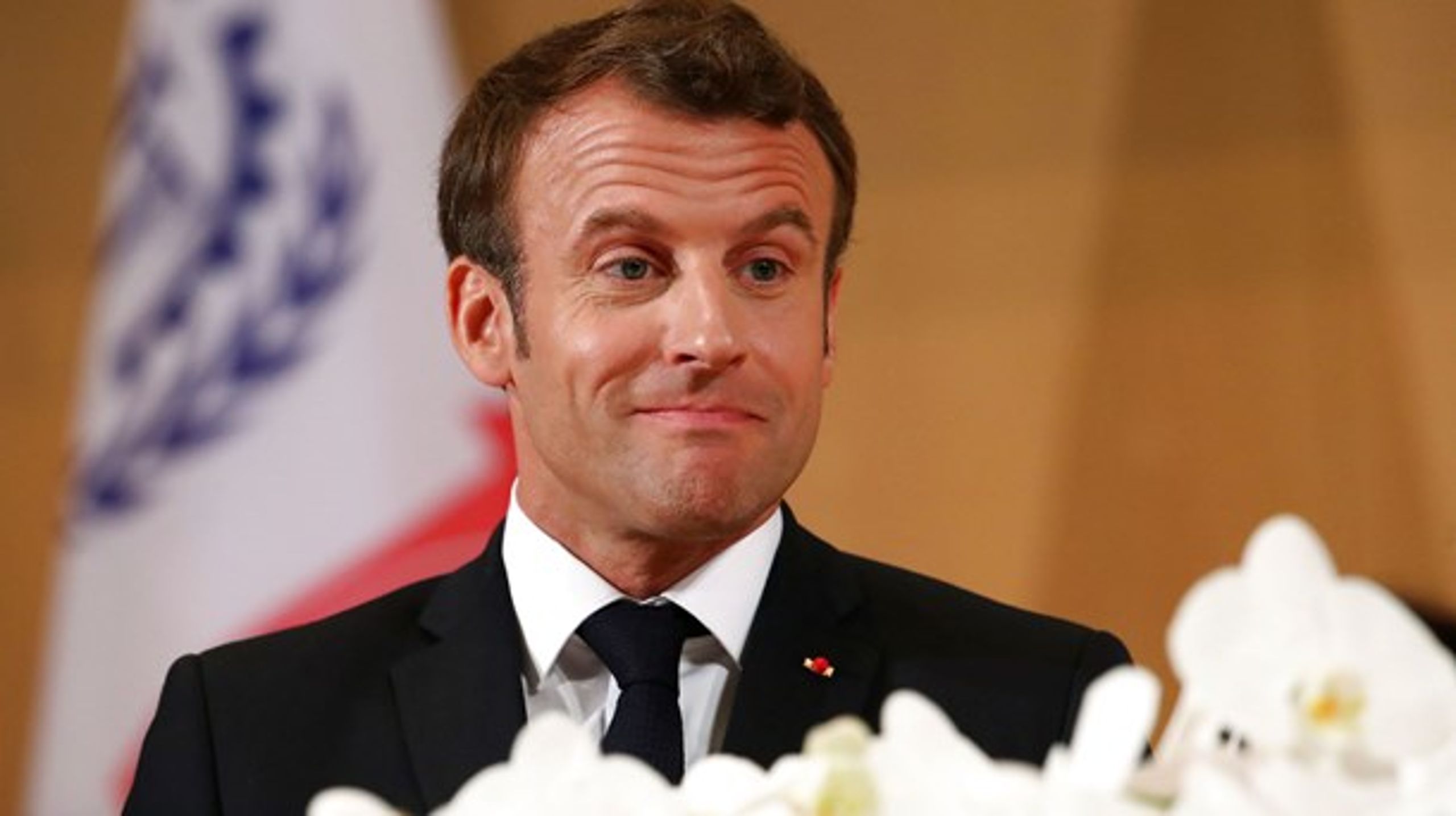 Den franske præsident har krævet et navneskift i bytte for at lade sine partisoldater sidde sammen med de europæiske liberale.