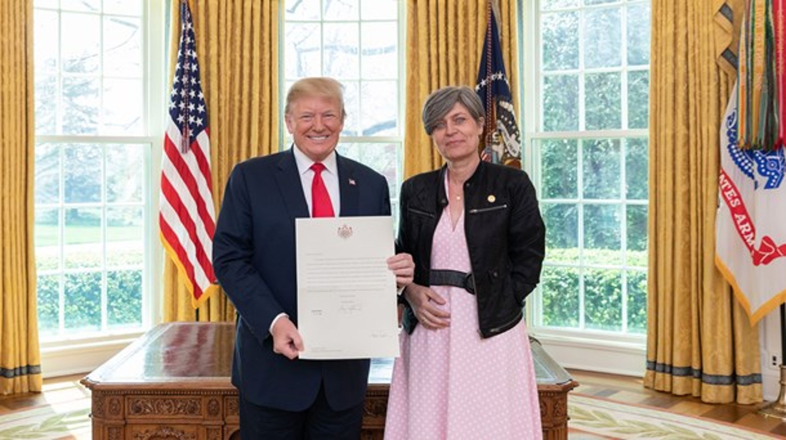 Danmarks ambassadør i USA, Lone Dencker Wisborg, på besøg hos USA's præsident, Donald Trump, i Det Ovale Værelse, hvor hun afleverede sit akkrediteringsbrev fra dronning Margrethe.