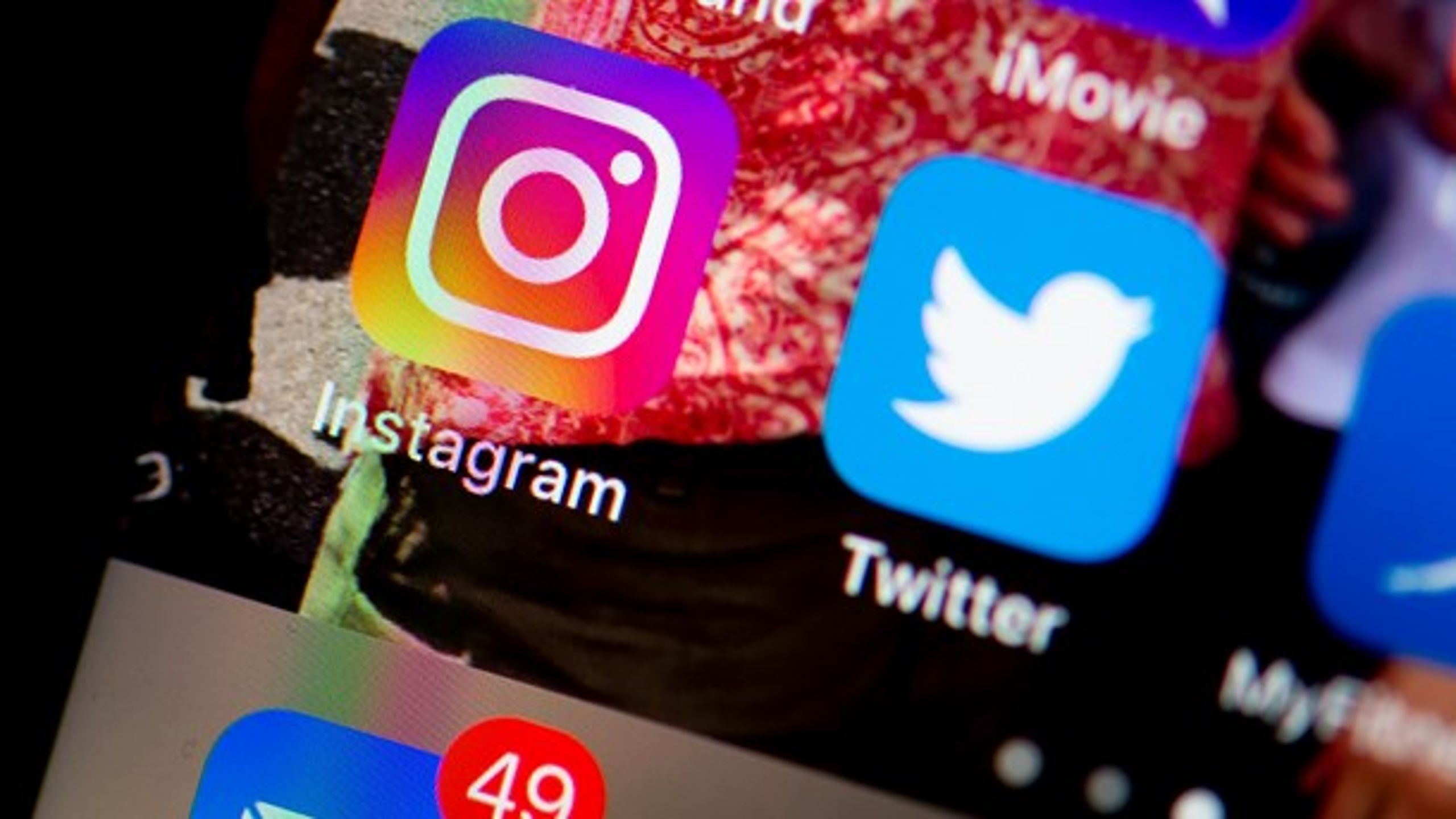 Regulering af sociale mediers indhold er blevet et politisk tema efter blogger Fie Laursen lagde et selvmordbrev på Instagram, hvor hun har 335.000 følgere.<br>
