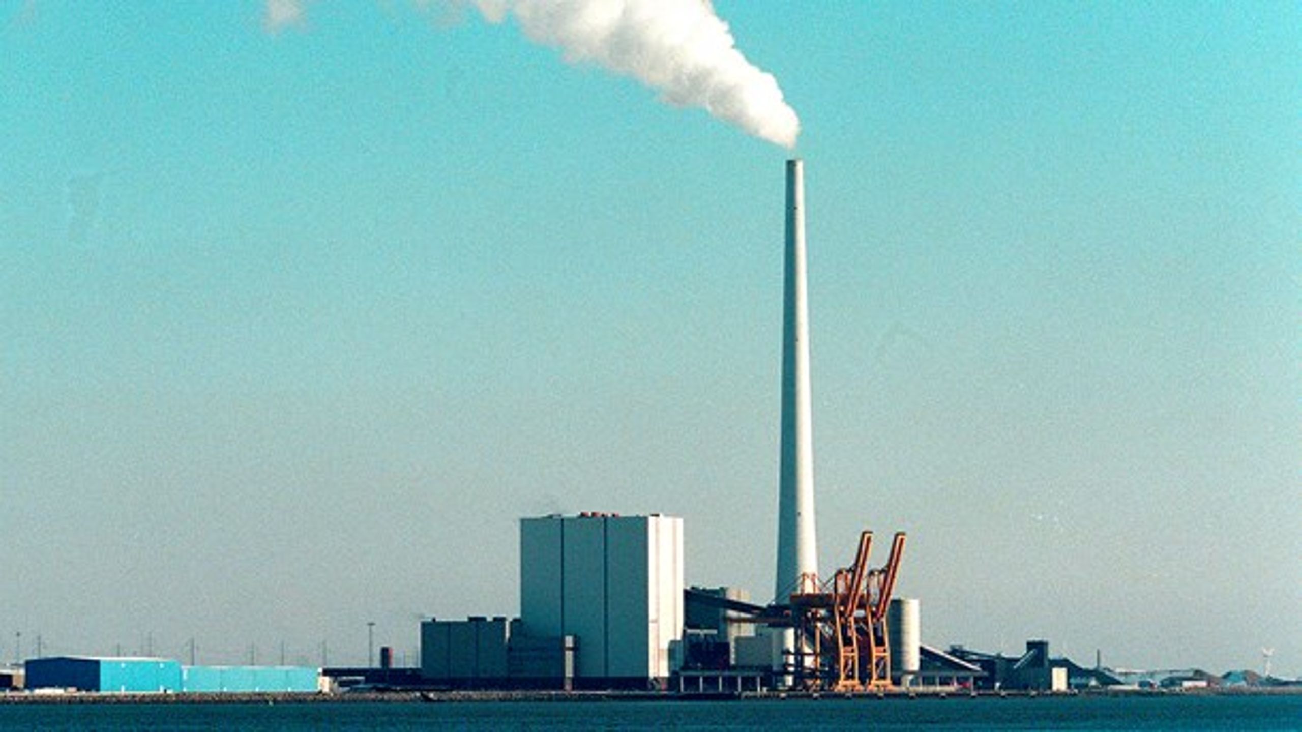 Hvad skal der ske, når det kulfyrede Esbjergværket skal udskiftes? Der skal ikke bare bygges et nyt biomasseværk, mener Wind Denmark, der gerne ser, at politikerne laver en ny varmelov.