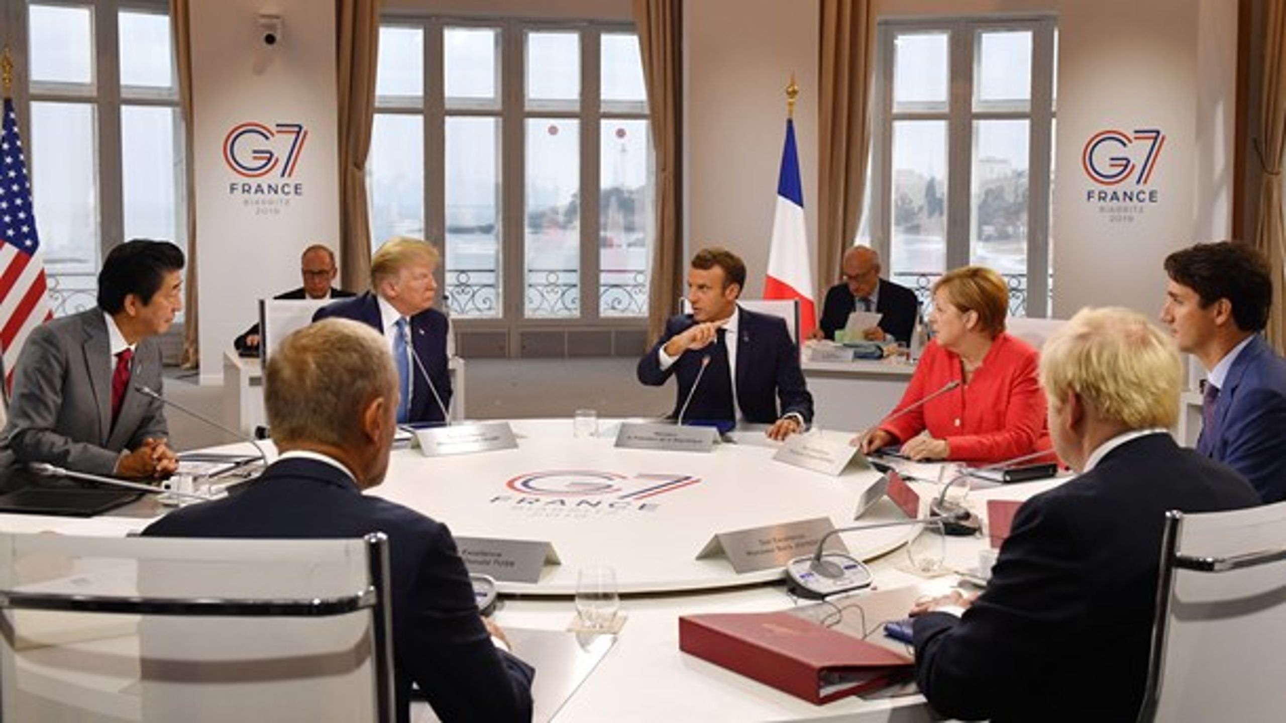 Det internationale samarbejde er under massivt pres overalt.&nbsp;Senest har&nbsp;selv G7 opgivet at lave en fælles udtalelse fra mødet i Frankrig, skriver Christian Friis Bach.
