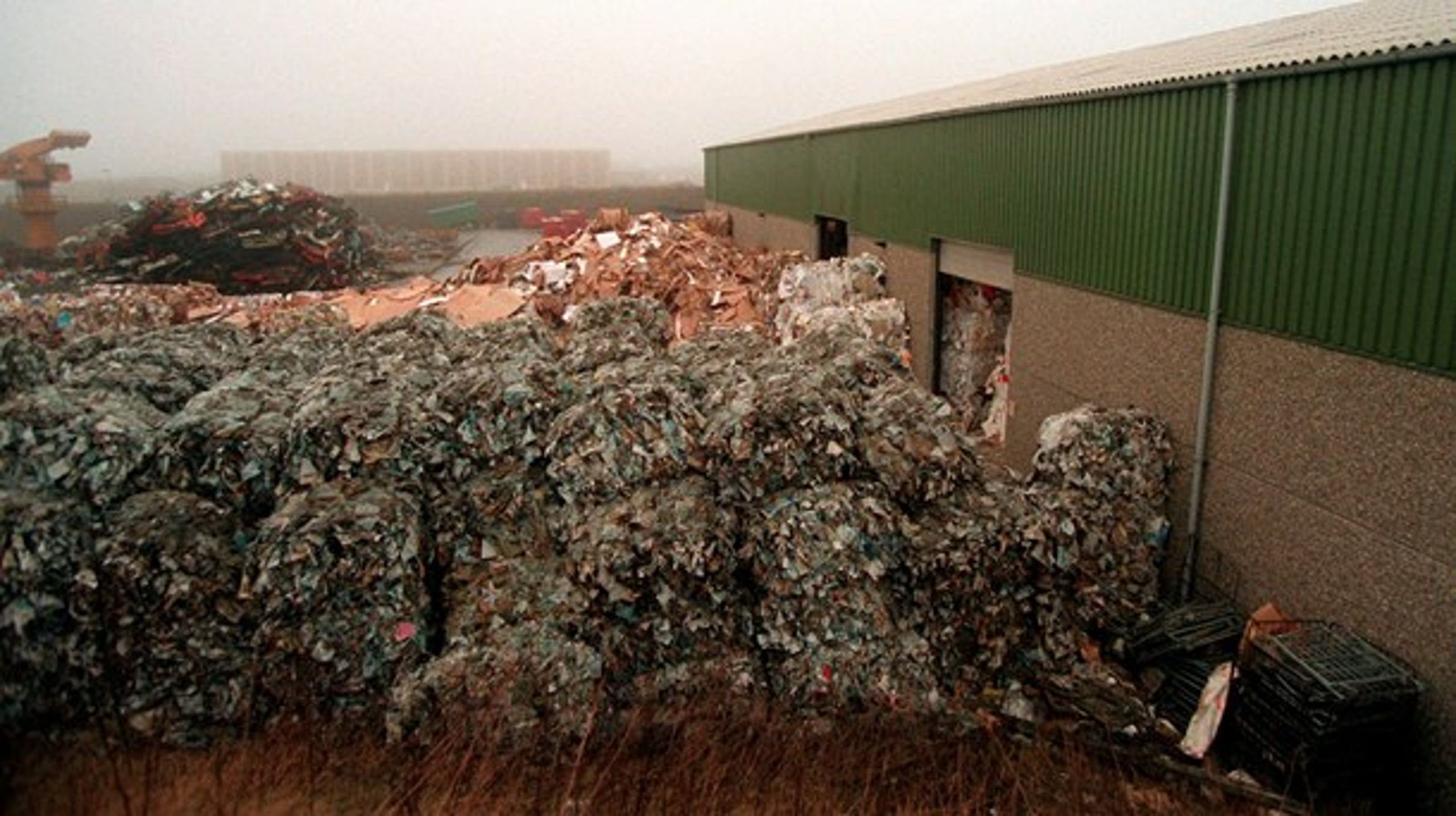 Farligt affald som på billedet håndteres hver dag uden problemer på markedsvilkår, skriver Niels Bukholt.&nbsp;