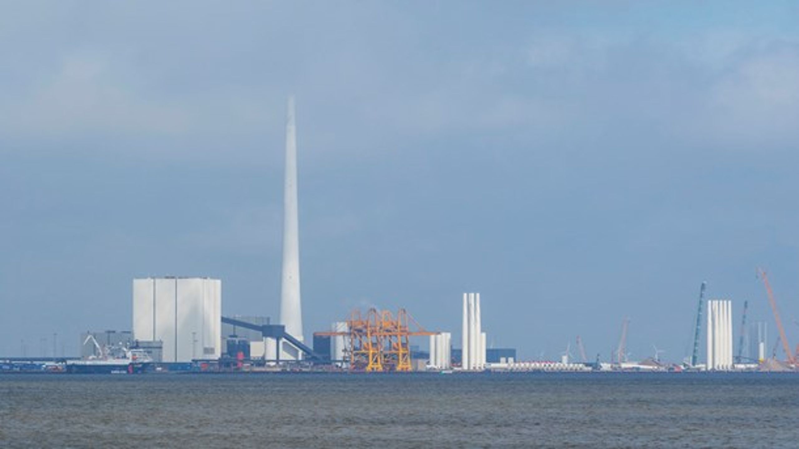 Ørsteds ønske om at lukke ned for det kulfyrede Esbjergværket inden udgangen af 2022 får det lokale forsyningsselskab til at true Energistyrelsen.
