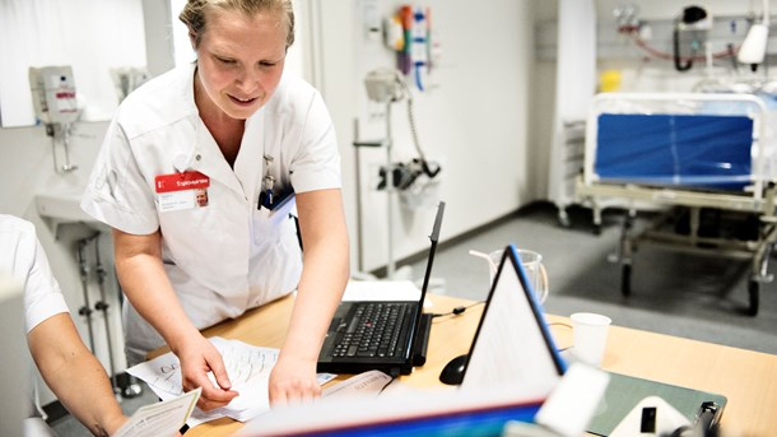 For at imødekomme manglen på sygeplejersker bør der oprettes endnu flere studiepladser på uddannelsen, mener&nbsp;Dansk Sygeplejeråd og Sygeplejestuderendes Landssammenslutning.