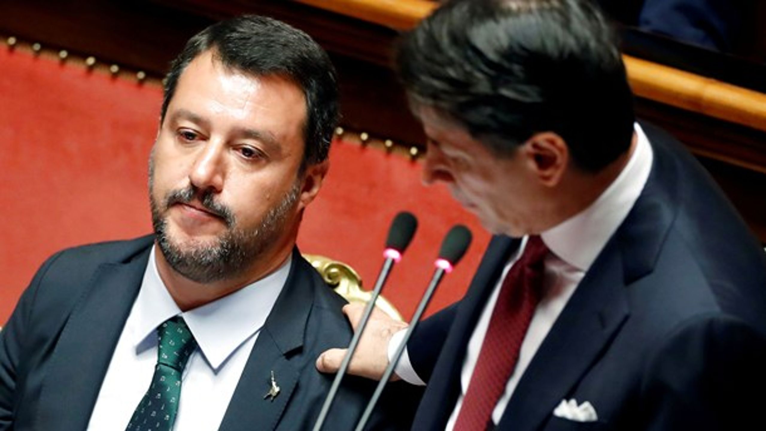 Guiseppe Conte (t.h.) vil danne regering uden Ligaens Matteo Salvini.