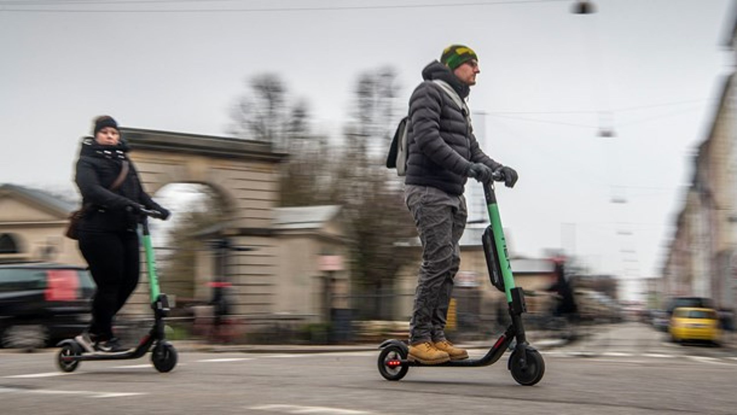 I København vil Enhedslistens teknik- og miljøborgmester helt af med elløbehjulene. Det vil transportministeren ikke, men han er klar til at se, om kommuner skal have bedre mulighed for at regulere brugen af de små køretøjer.