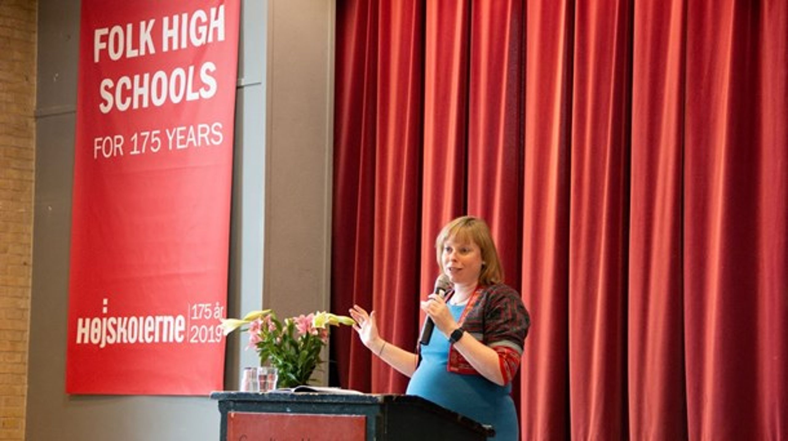 Kulturminister Joy Mogensen åbnede konferencen for de 120 internationale gæster, der var kommet for at debattere folkeoplysning på Grundtvigs Højskole i sidste uge.