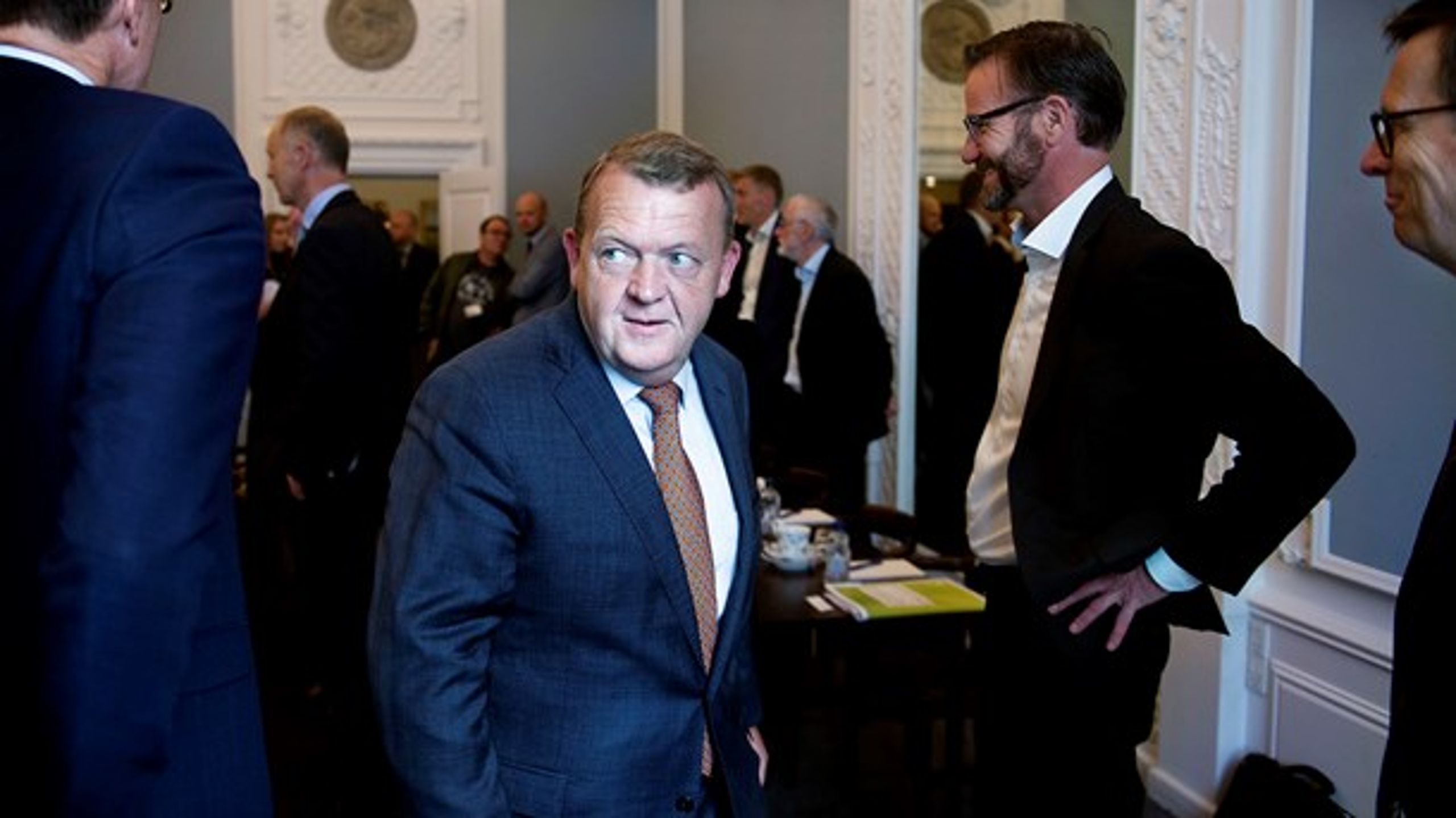 Den tidligere regering med Lars Løkke Rasmussen (V) i spidsen lovede store indsatser for efteruddannelse, men løfterne er ikke blevet indfriet, mener fire AMU-chefer.