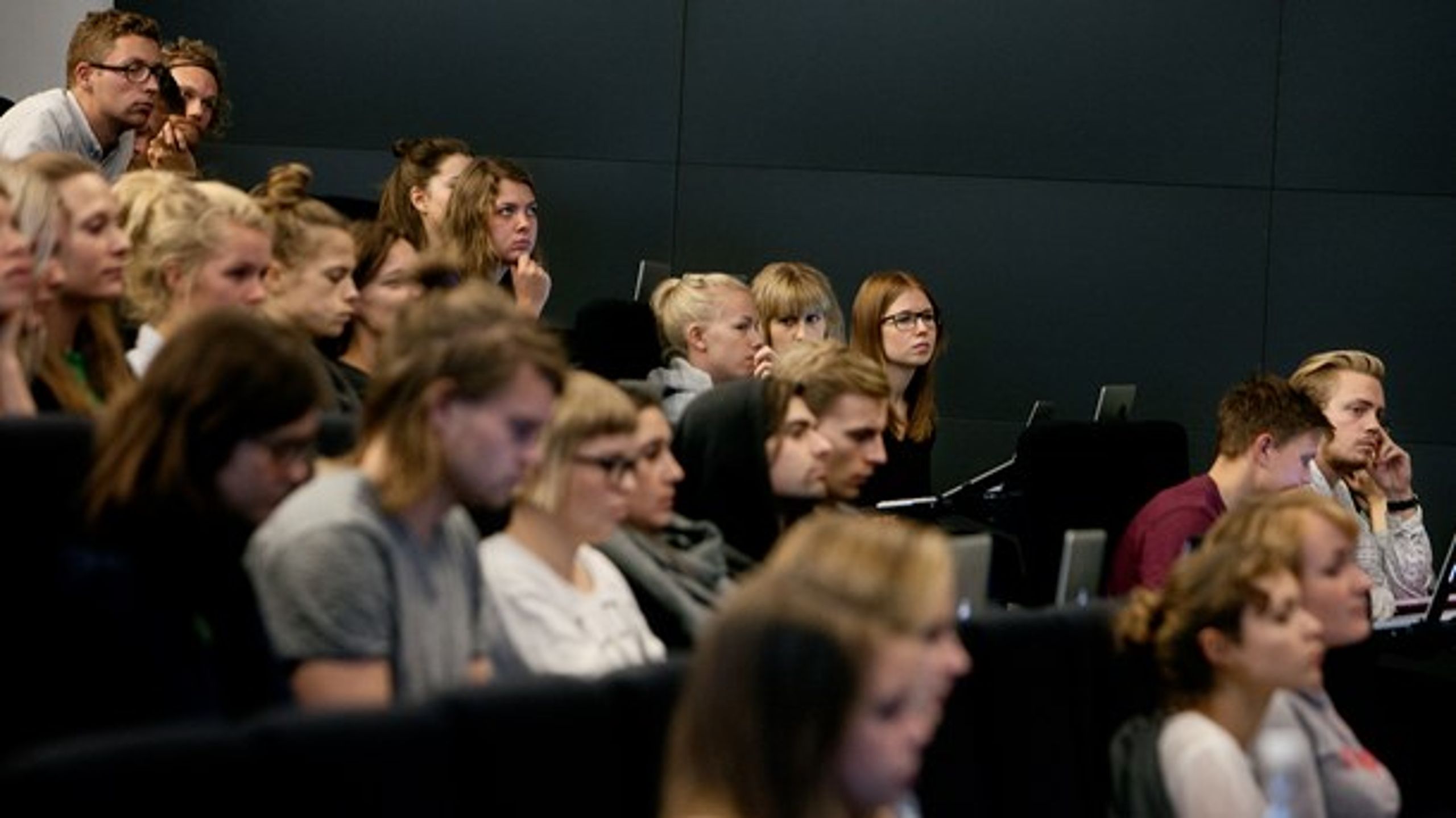 Debatten om loftet over internationale studerende viser en overordnet enighed om, at Danmark skal gøre en indsats, for at flere bliver efter afsluttende eksamen.