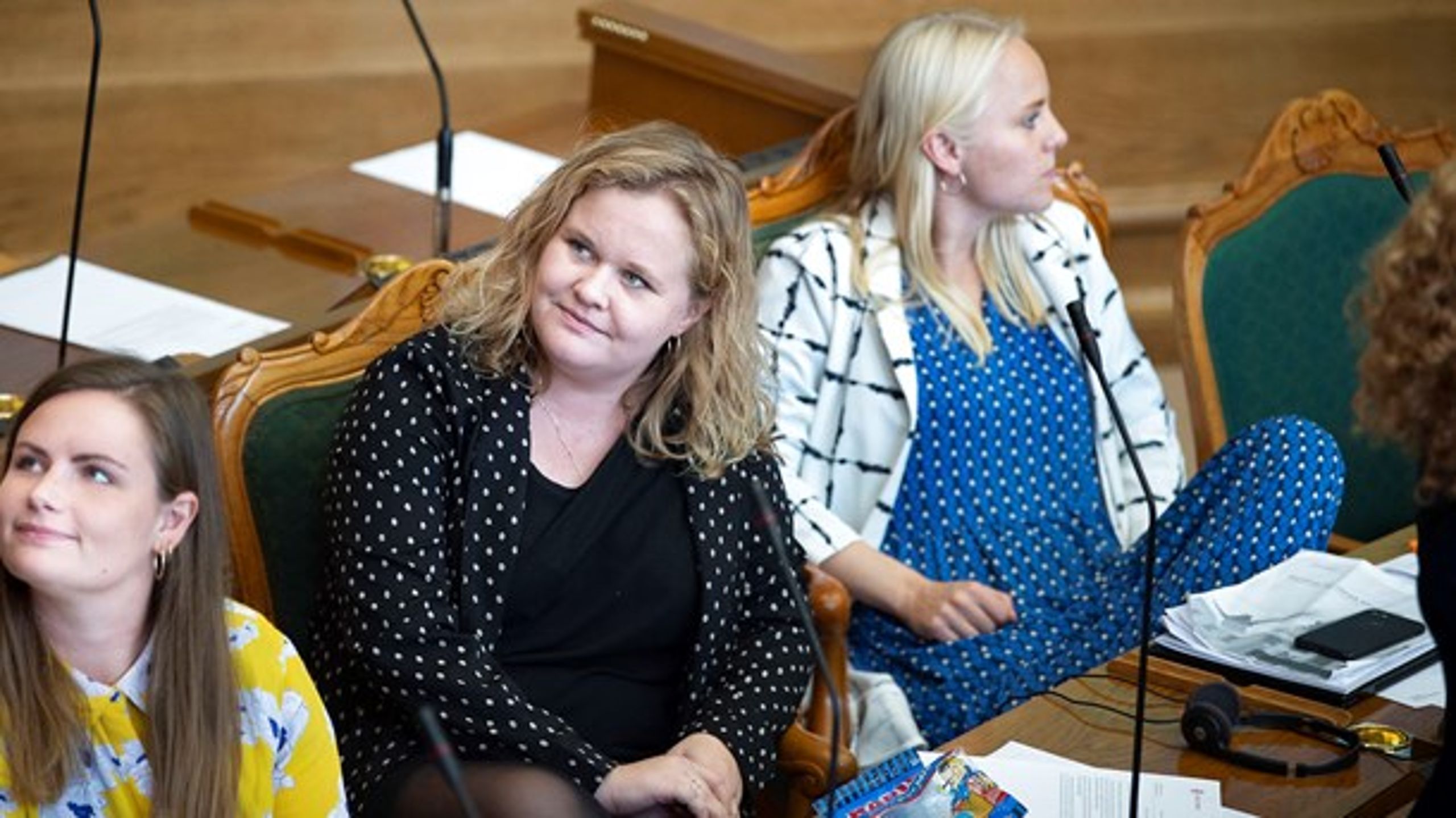 Astrid Carøe – her set sammen med&nbsp;Mai Villadsen, Enhedslisten, (tv) og Signe Munk fra SF (th) under åbningsdebatten i Folketinget på Christiansborg, torsdag den 3. oktober 2019 – er SF's nye forskningsordfører.<br>