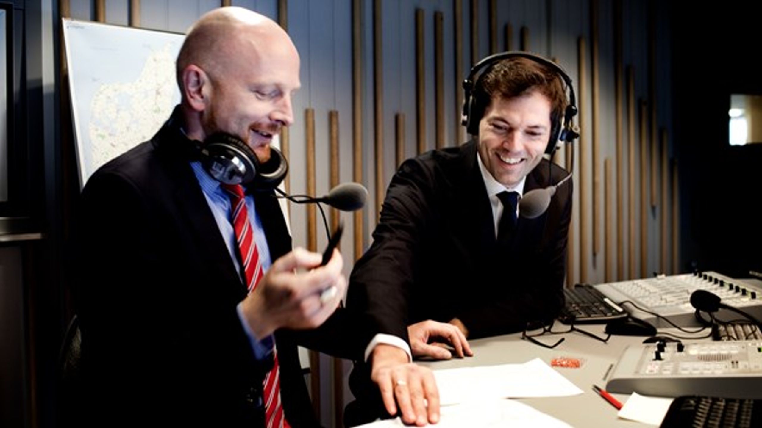Trods daværende bestyrelsesformand Lisbeth Knudsens bekymringer kom Brügger og Bertelsen i æteren med Danmarks nye radiostation præcis som planlagt d. 31. oktober&nbsp;2011.