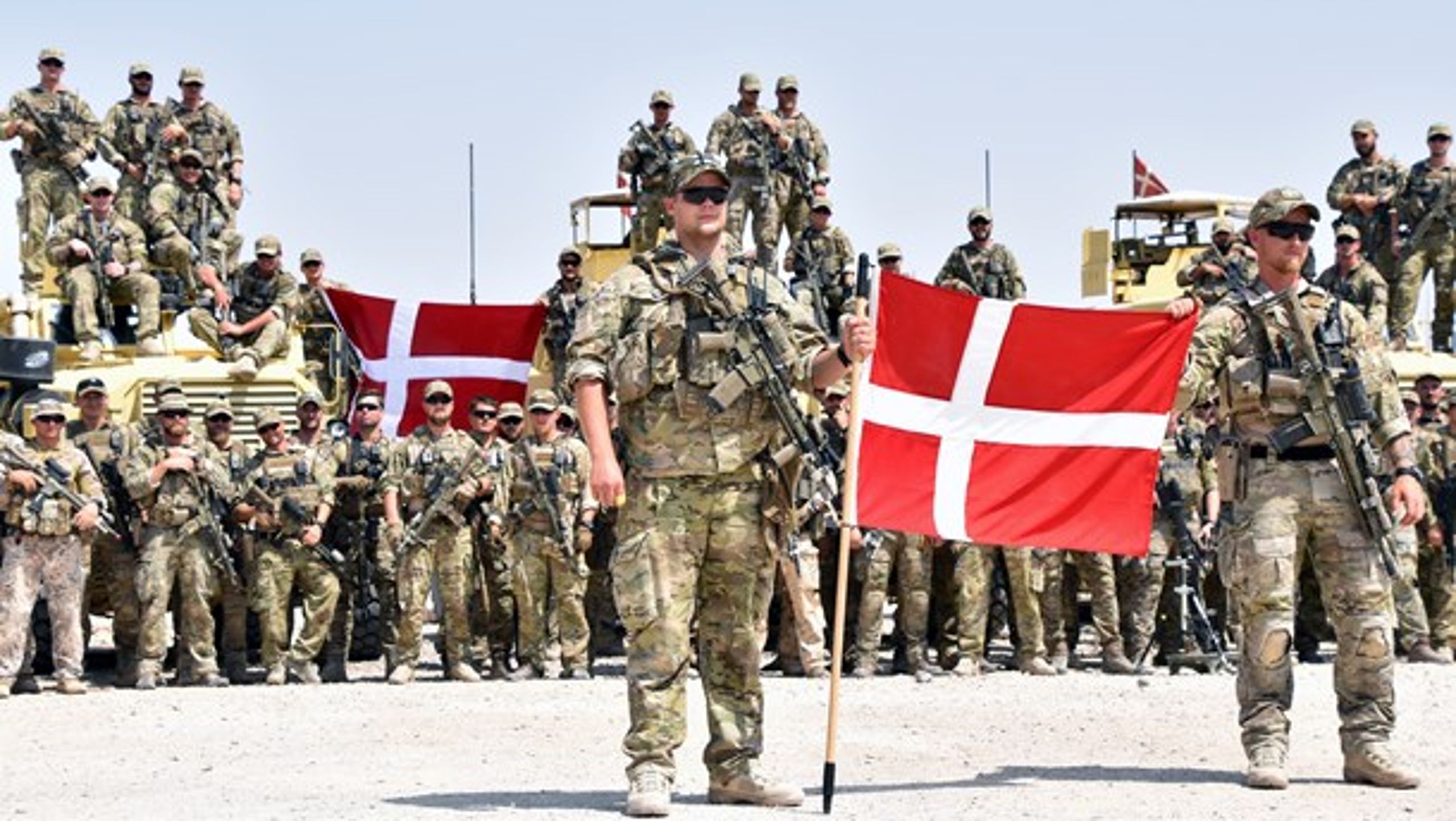 De danske soldater fra den nuværende træningsmission i Irak markerer flagdagen 5. september.
