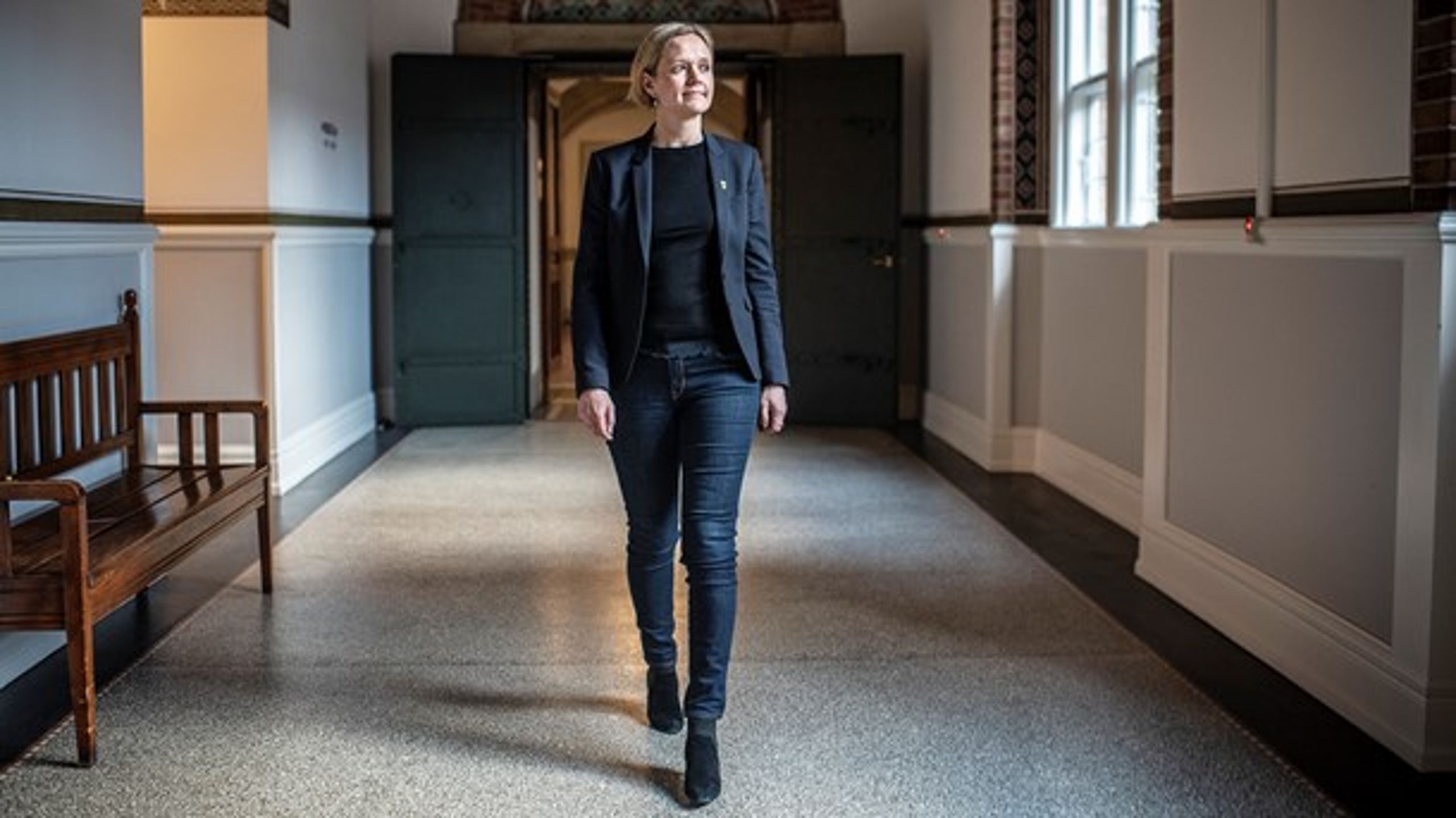 Akademikerne søger ikke bredt nok, de søger for få job, og de søger ikke langt nok væk, skriver Københavns beskæftigelsesborgmester, Cecilia Lonning-Skovgaard (V).