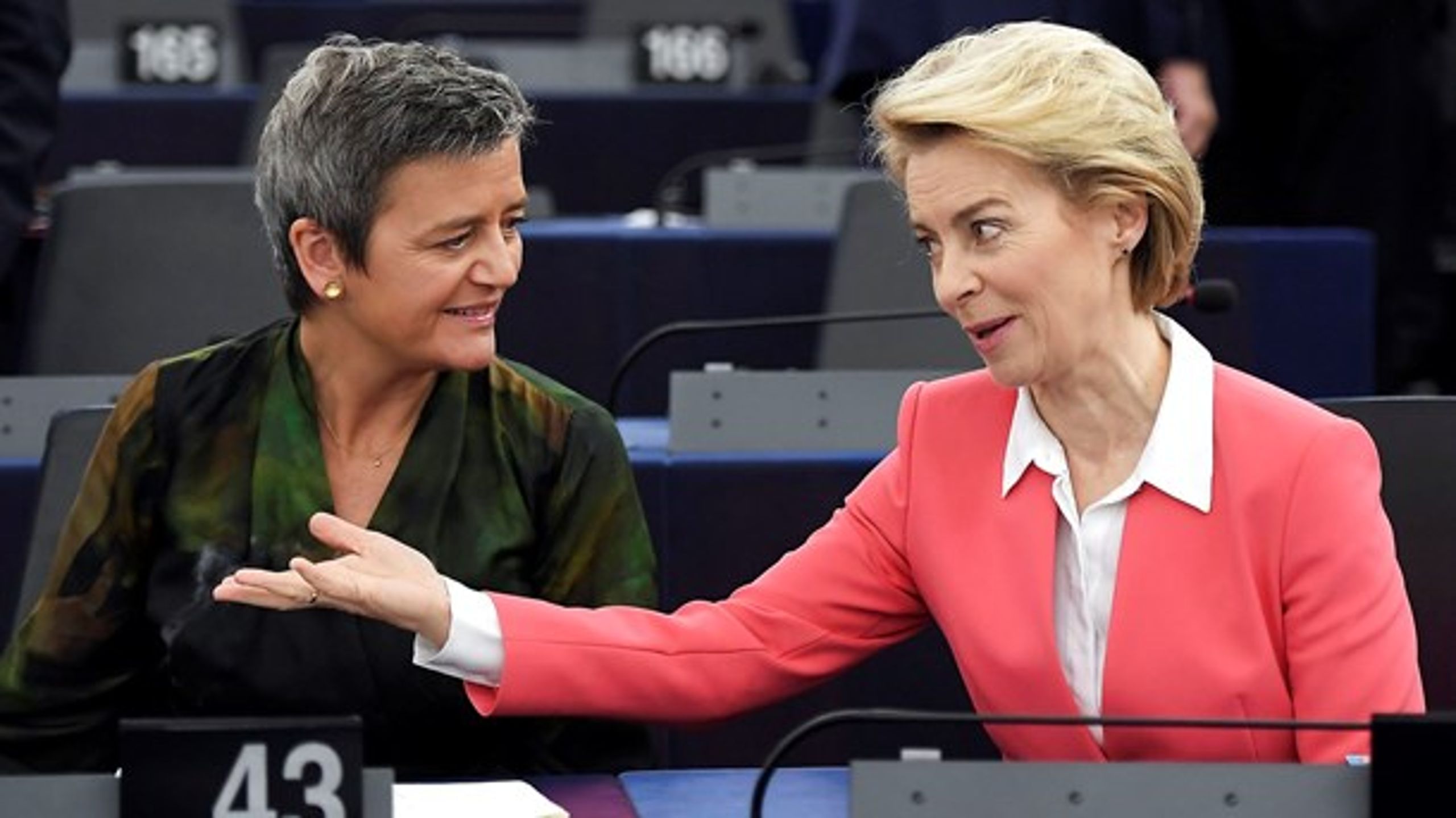 Margrethe Vestager er den helt rette til at lede Europa på vejen mod den digitale fremtid, siger EU-Kommissionens nye formand, Ursula von der Leyen (t.h.)