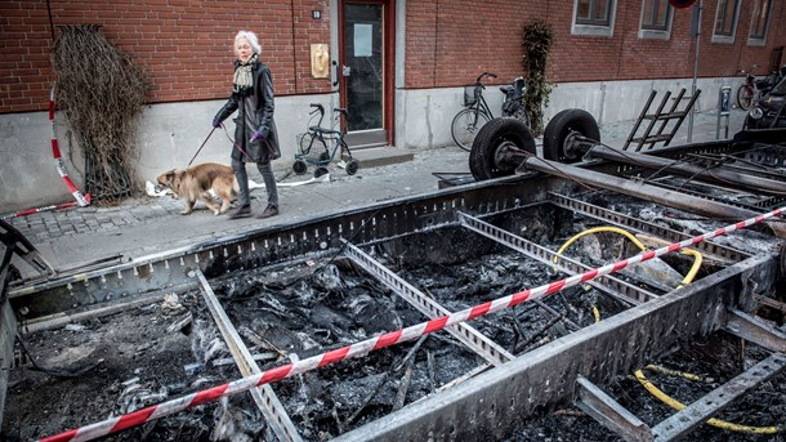 Afbrændt skurvogn efter uroligheder på Nørrebro i København.&nbsp;
