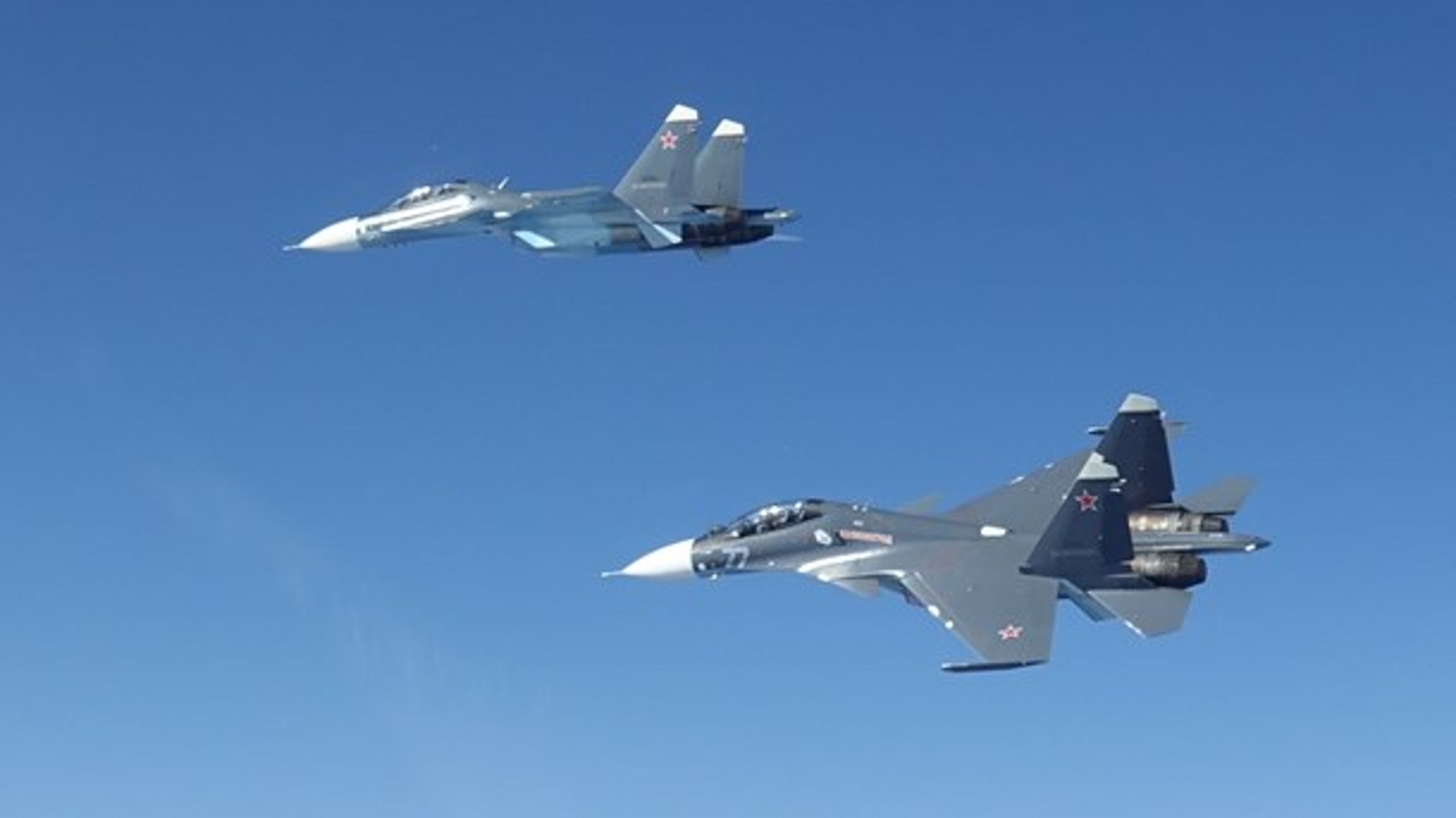 Russiske kampfly fotograferet af dansk F-16 fly i internationalt luftrum nær Litauen i september 2019.