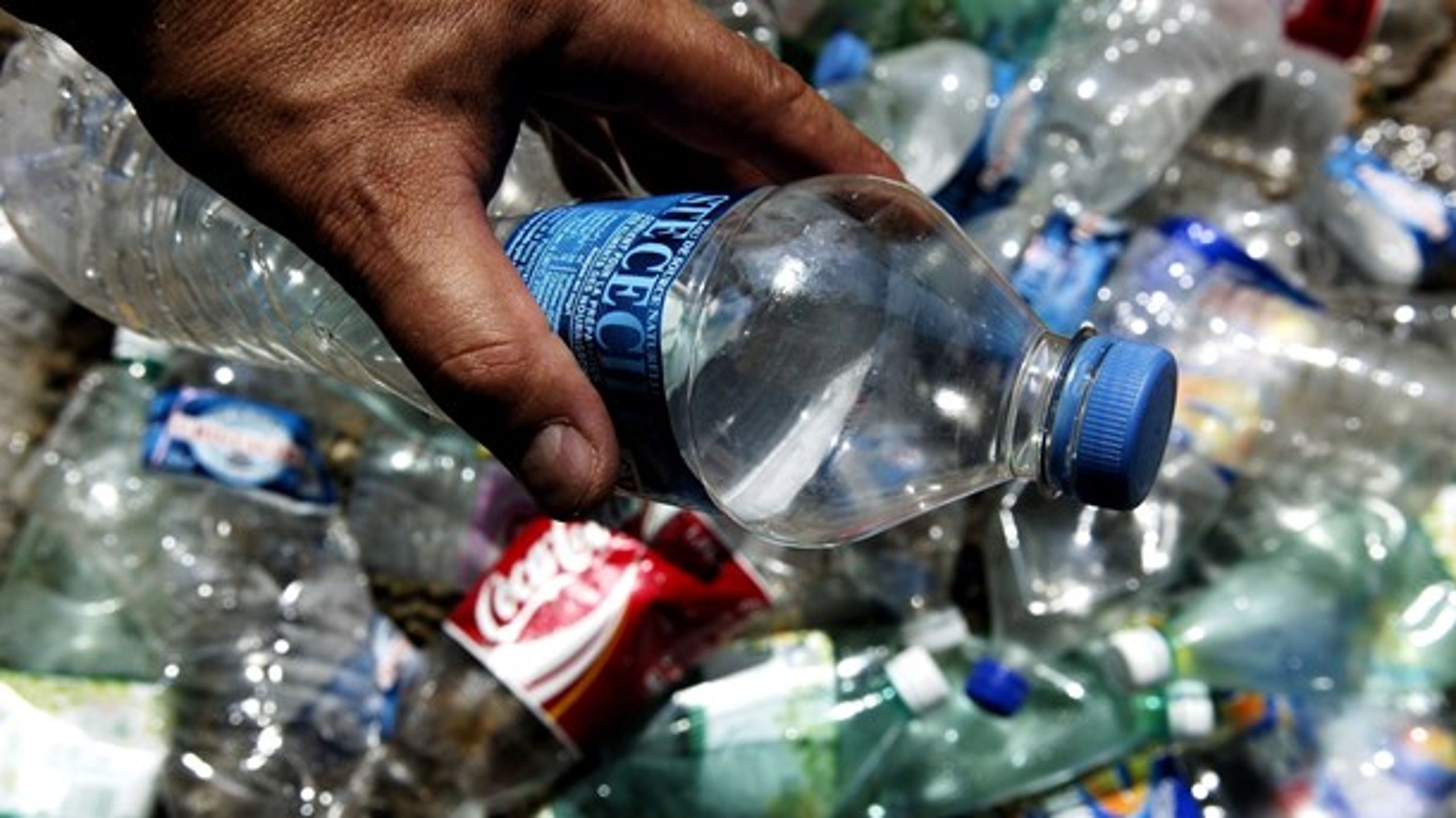 Plastik flasker er typisk lavet af plast-typen pet.