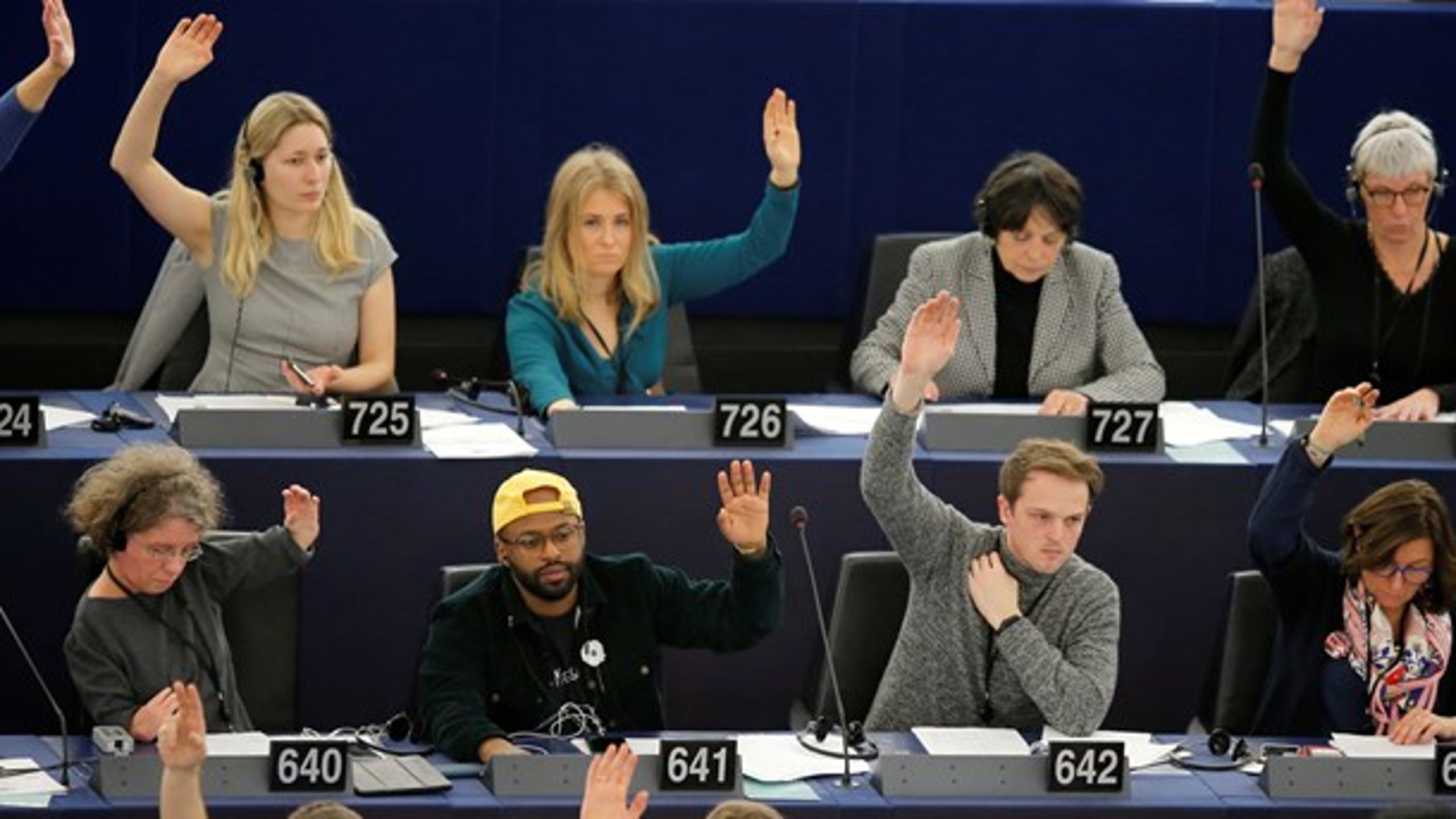 28. november erklærede Europa-Parlamentet undtagelsestilstand for klimaet. SF's Kira Marie Peter-Hansen stemte for. Hun ses øverst til venstre i billedet.