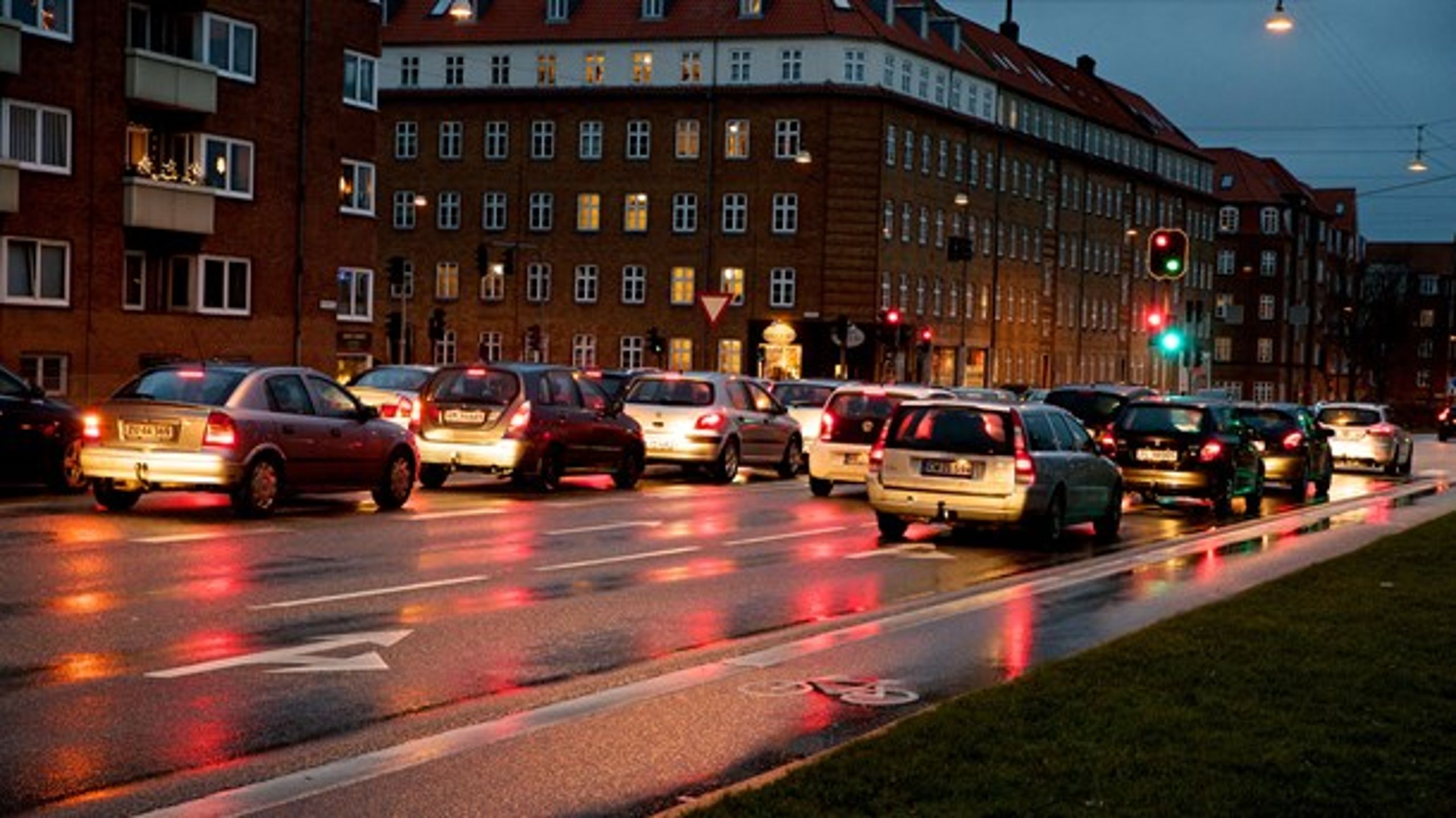 Det er nødvendigt at begrænse danskernes spildtid i trafikken, skriver Anders Hundahl og Henrik Friis.