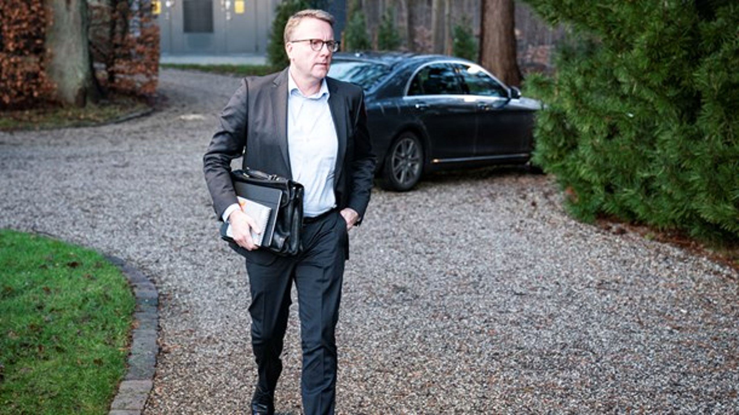 Skatteminister Morten Bødskov (S), der ankommer til regeringsseminaret, vil undersøge mulighederne for at ændre seniorers skatteregler.