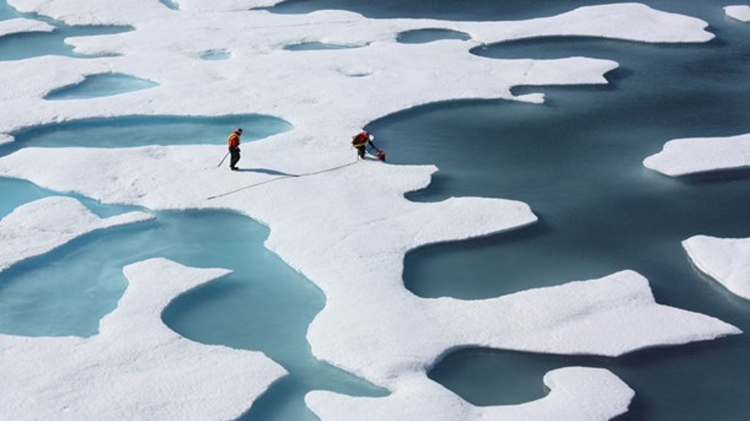 Arktis er mere udsat for
klimaændringer end resten af kloden, fordi temperaturstigningerne i området&nbsp;er to til
tre gange så høje, fortæller Christian Juhl.