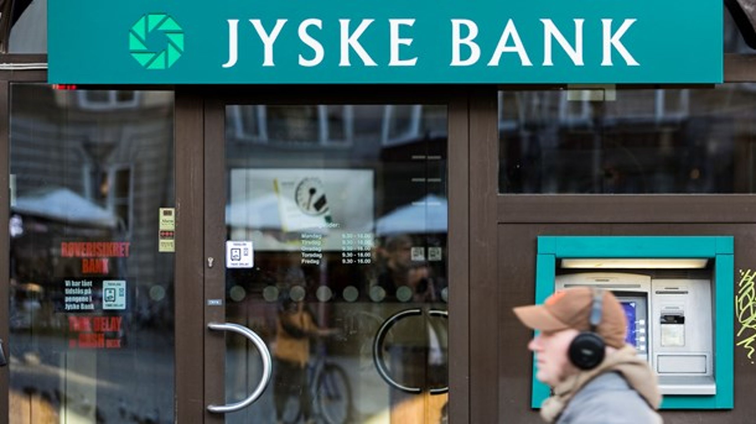 Jyske Bank var den første bank i Danmark, der indførte negative indlånsrenter, som en stor del af befolkningen ønsker at forbyde.