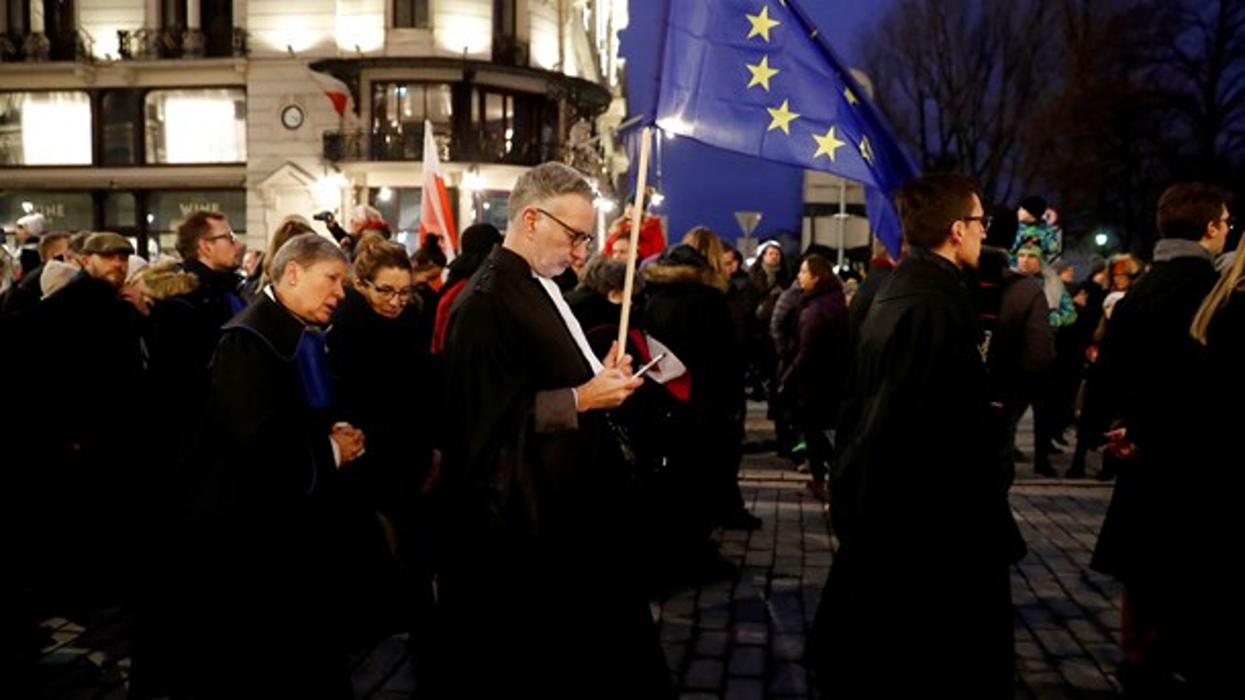 Dommere fra hele Europa demonstrerede 11. januar&nbsp;mod ”afviklingen af retsstaten ” i Polen. Men indtil videre er grøfterne blot gravet dybere,&nbsp;skriver Vibe Termansen.