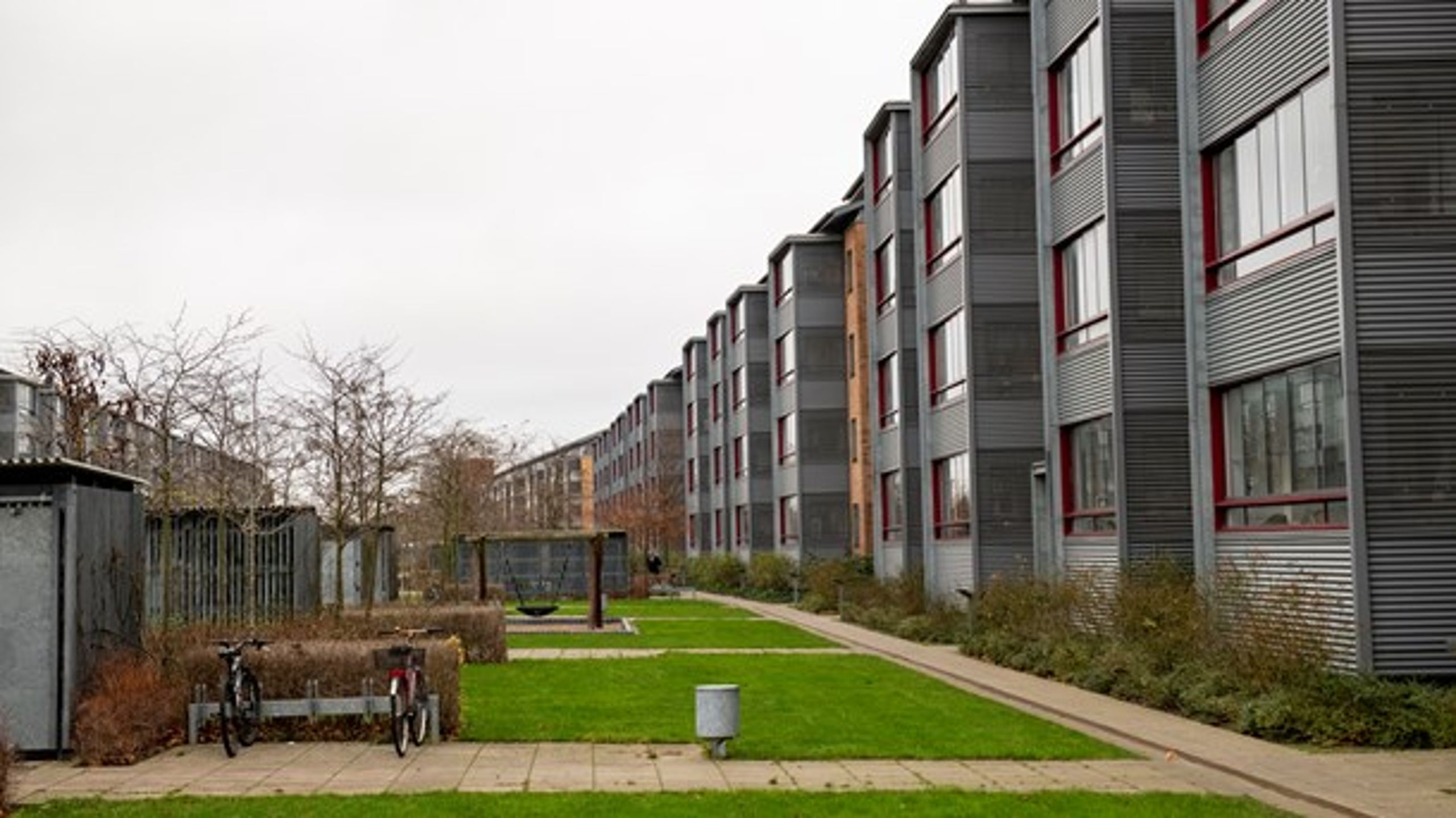 Lejere i hovedstadens almene boliger udløser ifølge seks østjyske kommuner for stor socialt udligningstilskud. Vejleåparken her ligger i Ishøj Kommune, og der er borgmesteren lodret uenig.
