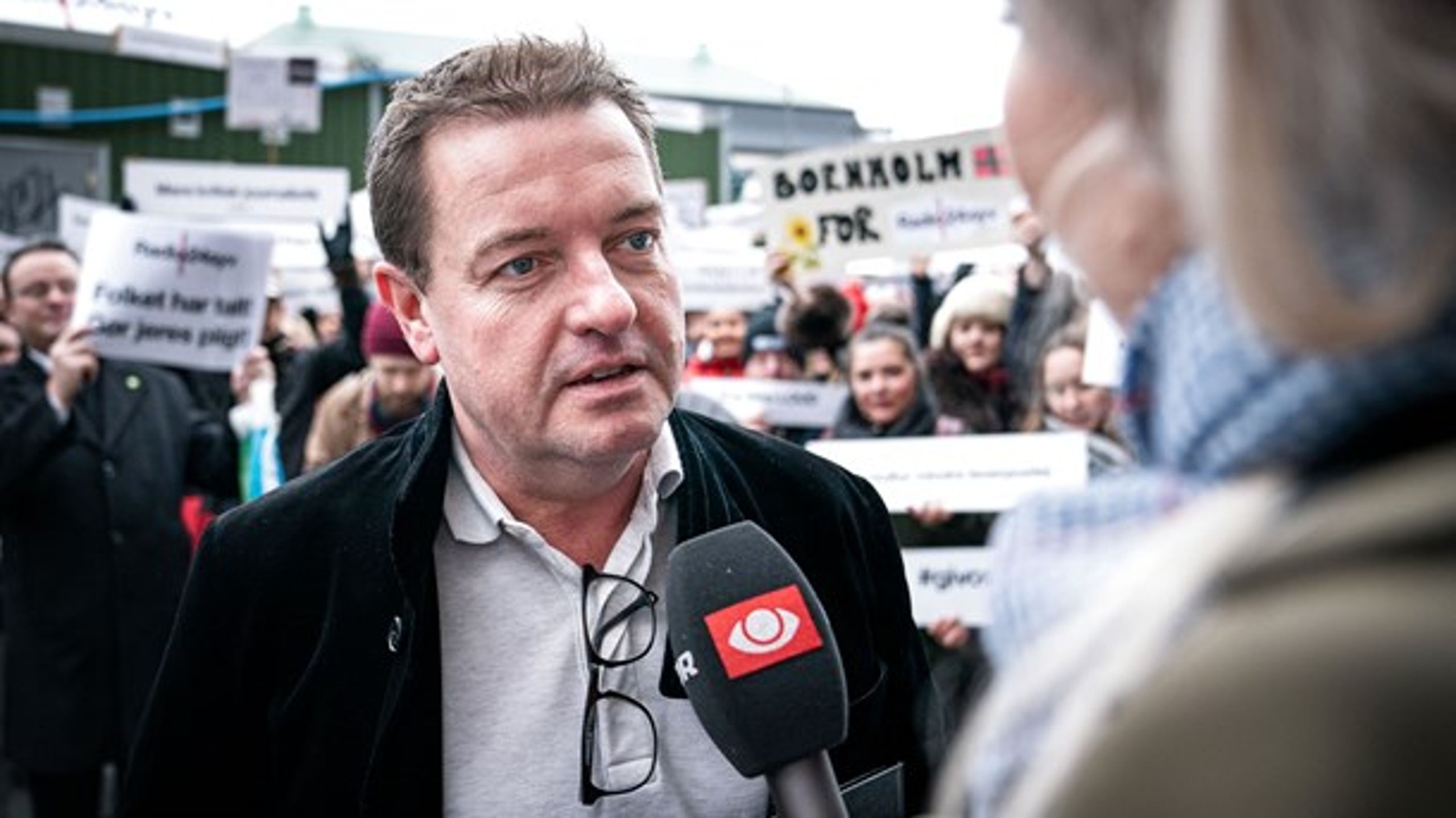 "Hvis ministeren ikke vil annullere DR-besparelserne, så må hun lave sit forlig med Venstre og DF," siger Jens Rohde (R).