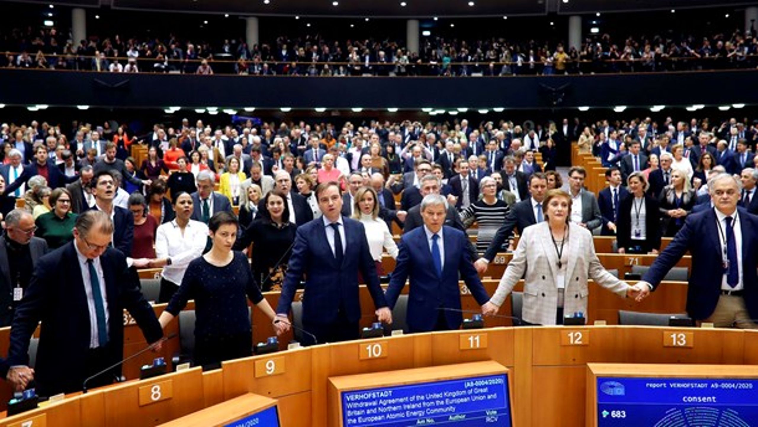Europa-Parlamentet sang farvel til briterne onsdag aften.