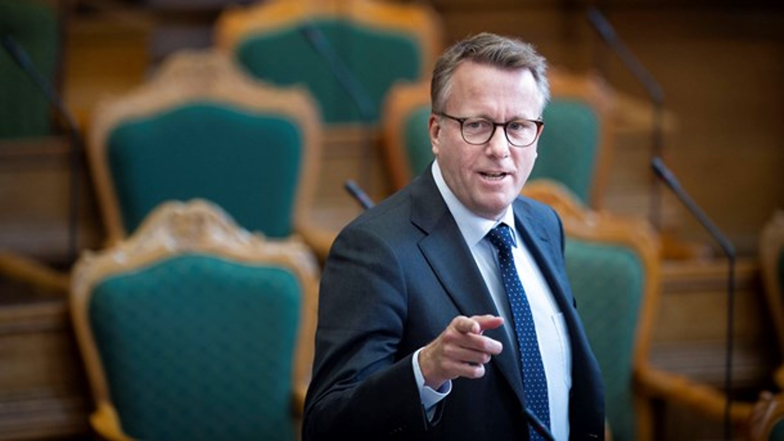 Skatteminister Morten Bødskov skal både i salen med et lovforslag om overskudsvarme og i samråd om dyrere afgifter på plastikposer.