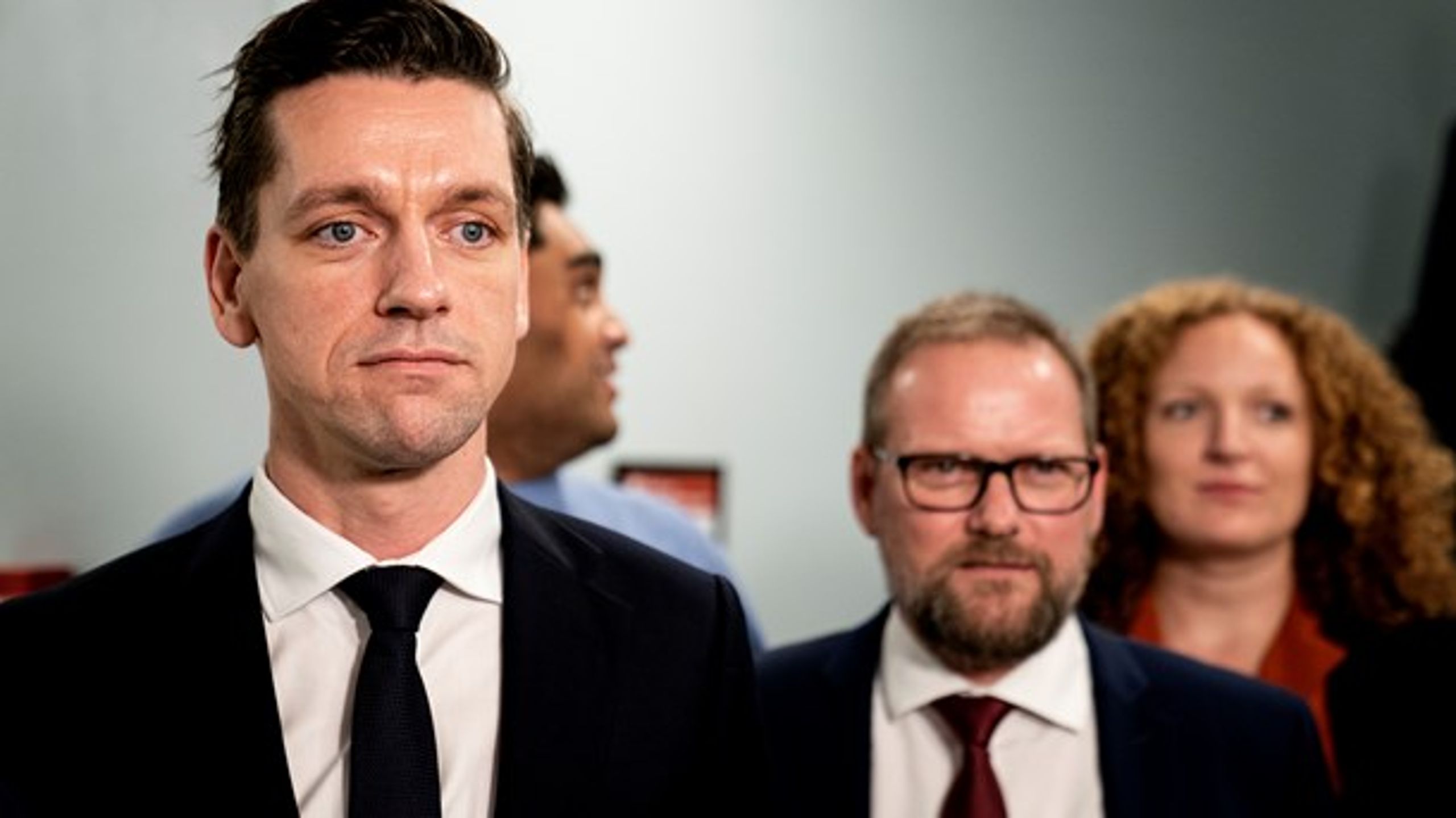 Boligminister Kaare Dybvad til venstre med Dansk Folkepartis René Christensen til højre.