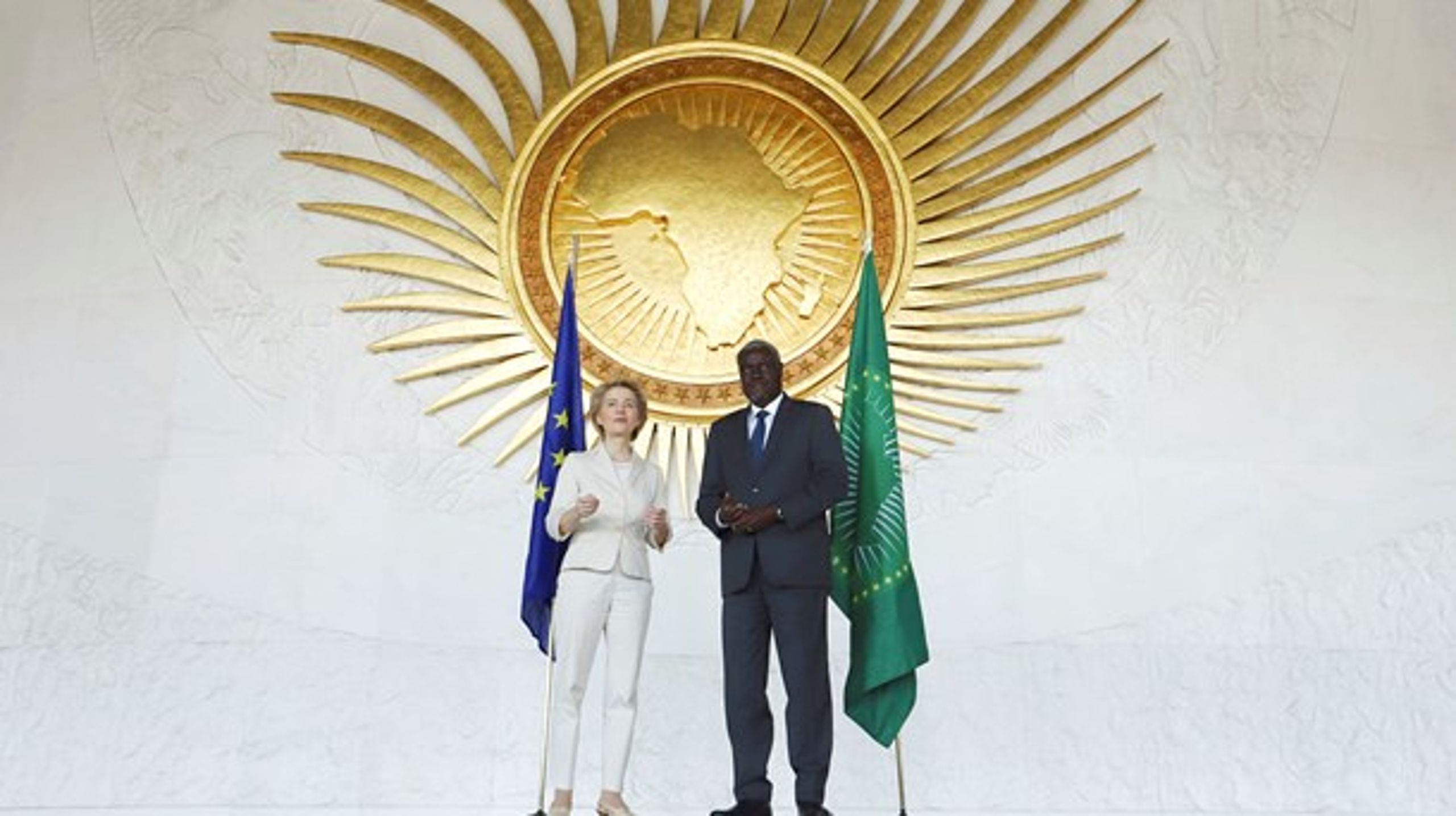 Kommissionsformand
Ursula von der Leyen og formand for Den Afrikanske Unions kommission, Faki
Mahamat, ved et møde i Addis Ababa, Etiopien.